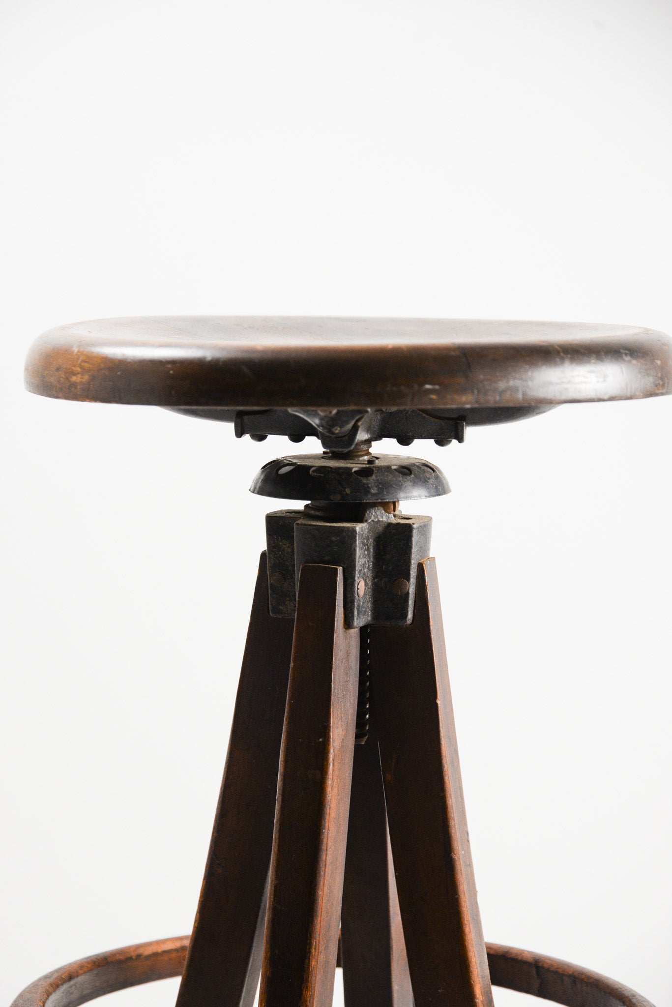 Swivel High Stool / 回転昇降式 ハイスツール