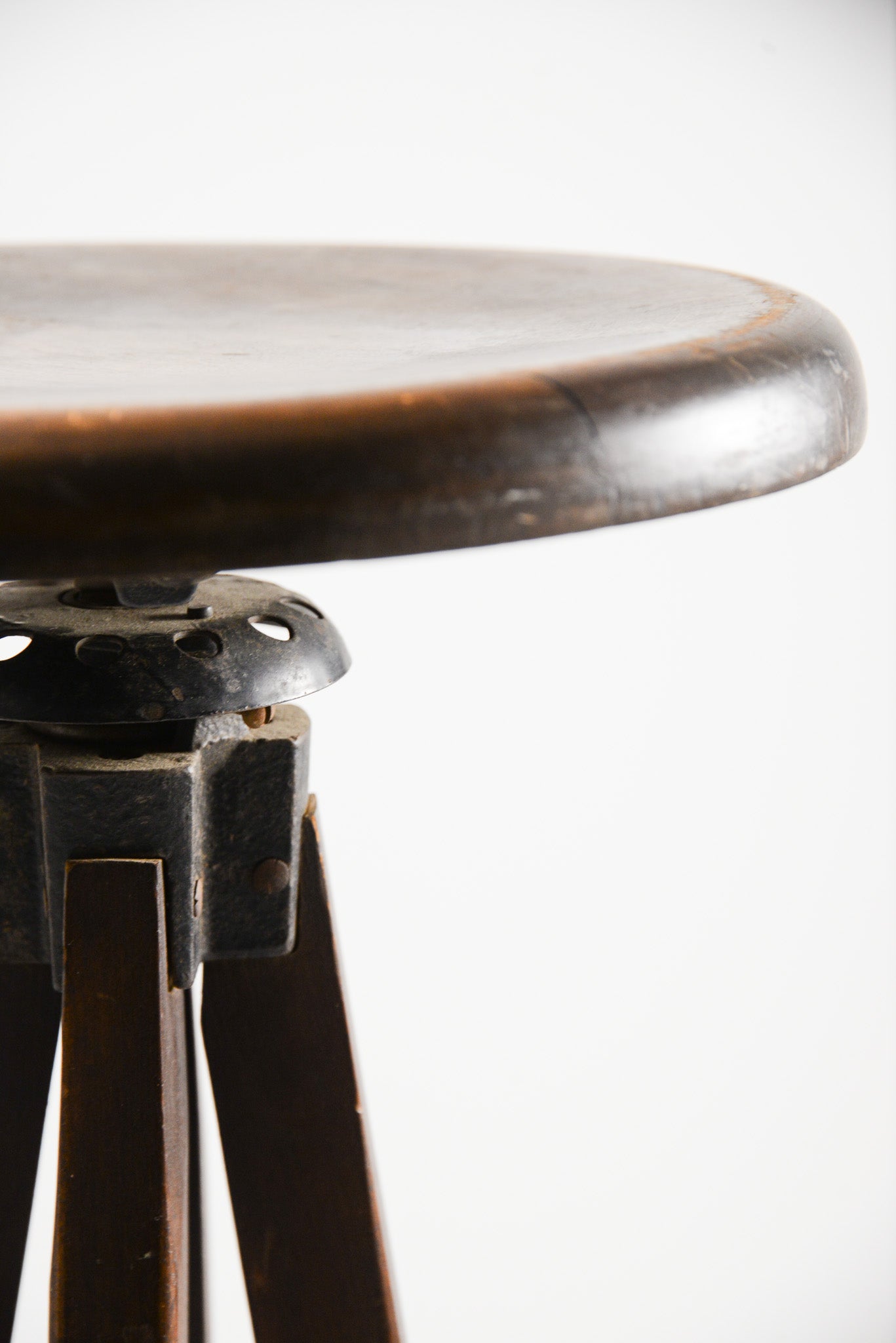 Swivel High Stool / 回転昇降式 ハイスツール