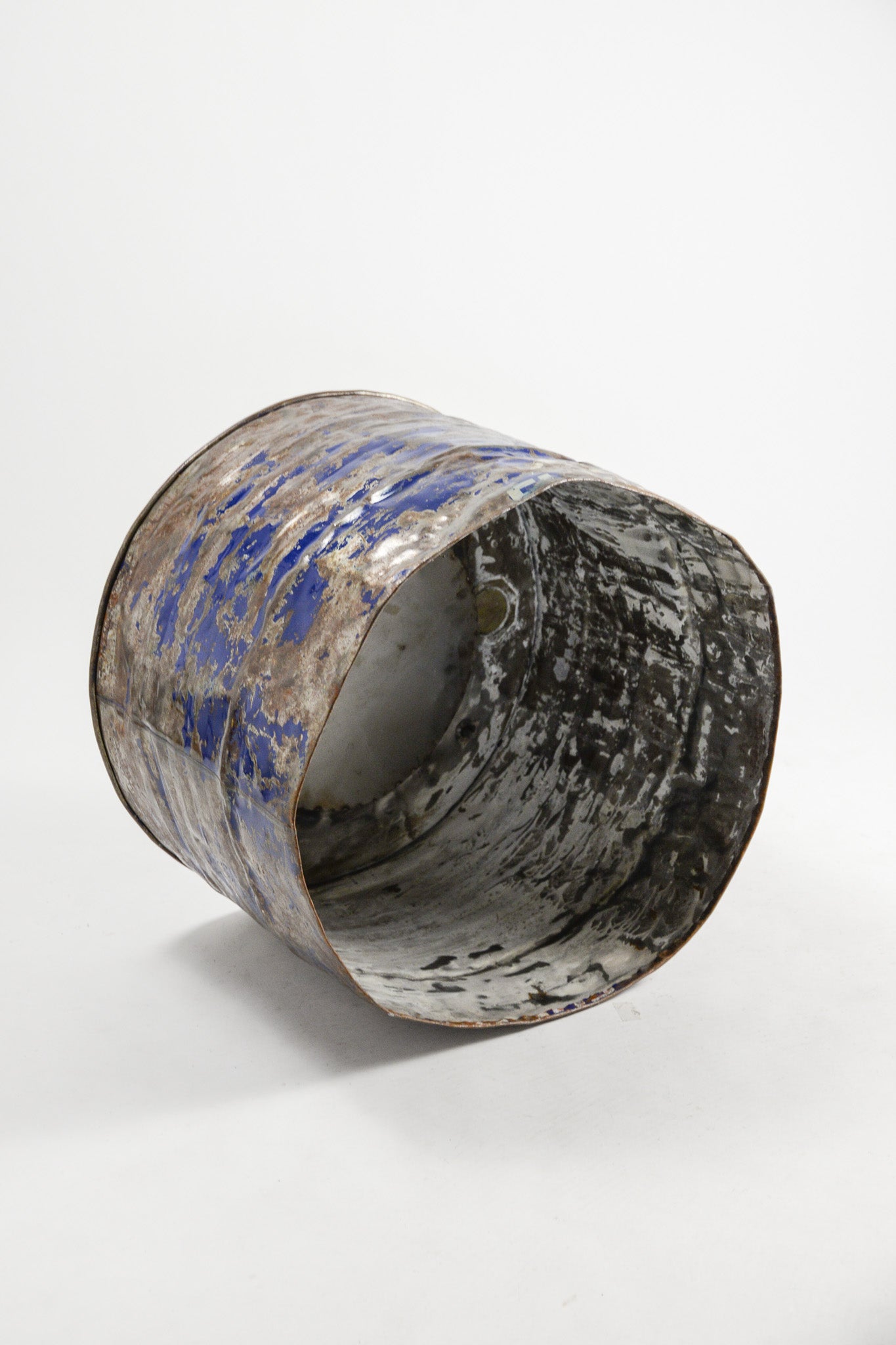 Large Metal Tin / 大きい缶