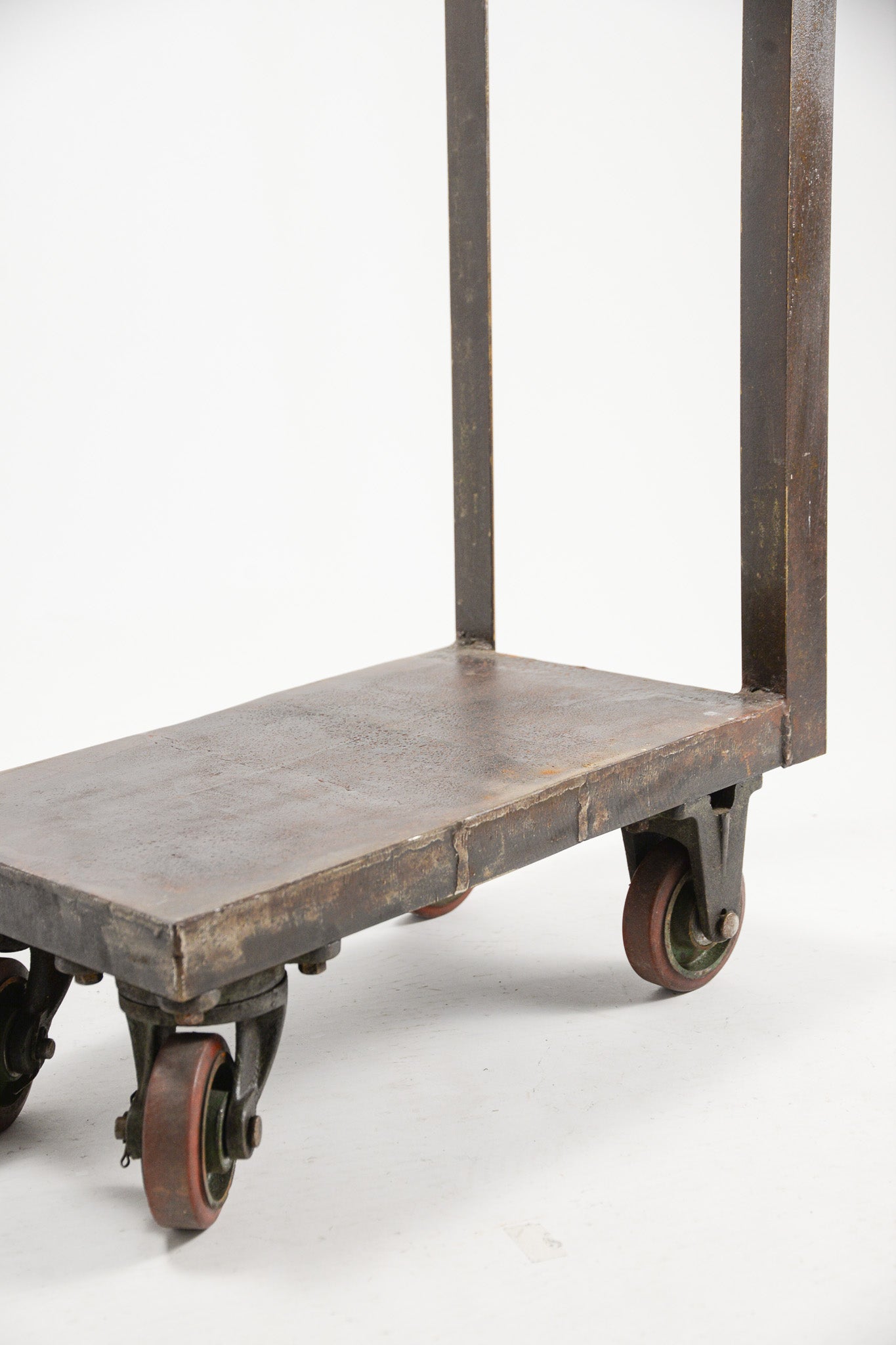 Iron Trolley / 鉄の台車