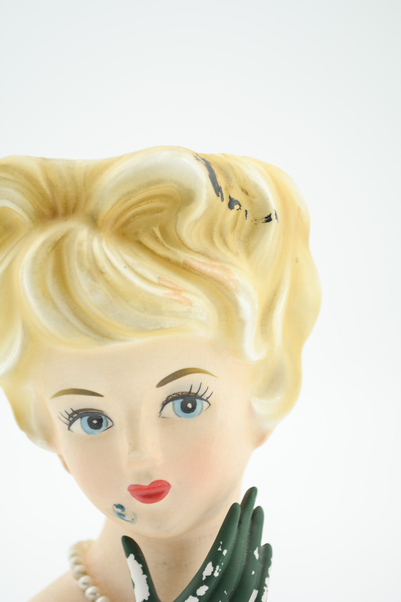 Ceramic Woman Figurine with Glove / 女性 陶器のオブジェ（グローブ付き）