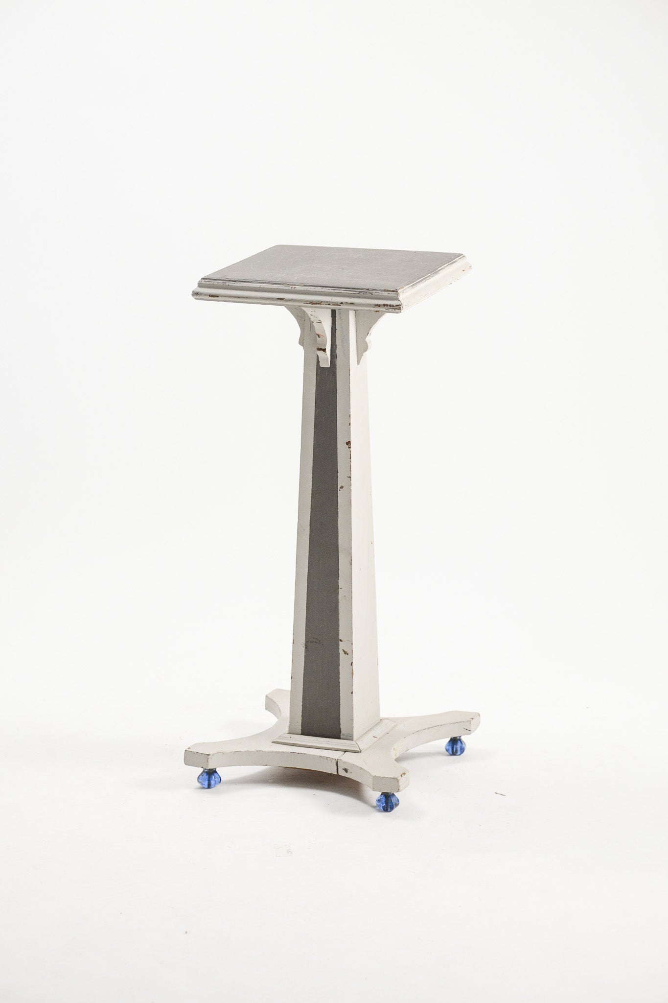 Flower Stand (Grey) / 花台（グレー）