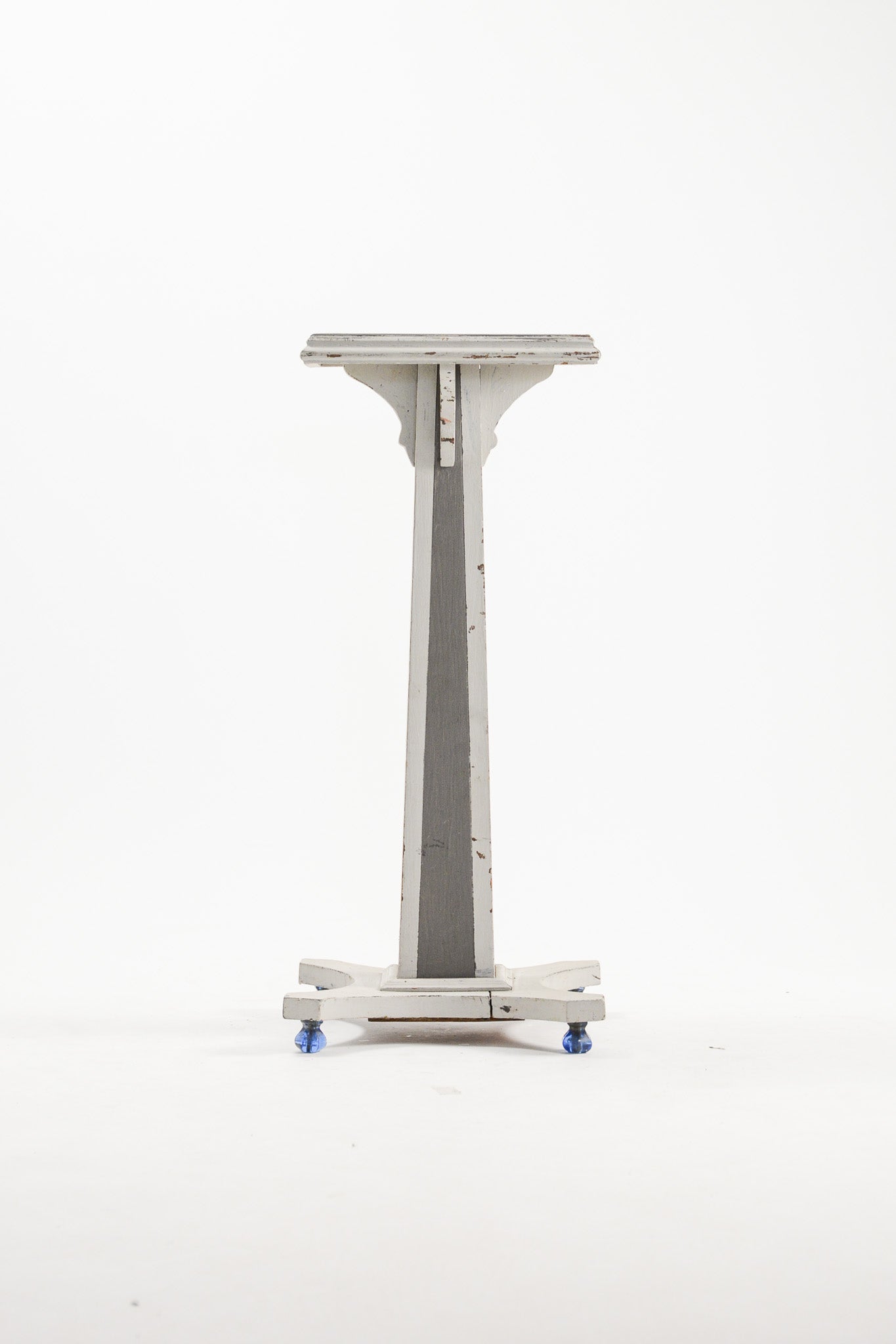 Flower Stand (Grey) / 花台（グレー）