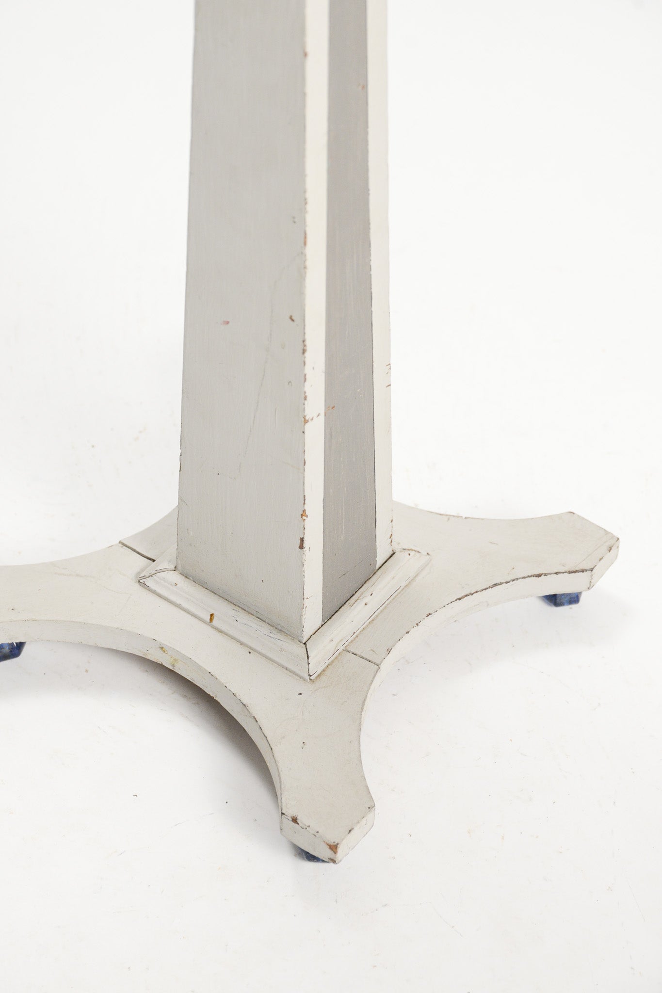 Flower Stand (Grey) / 花台（グレー）