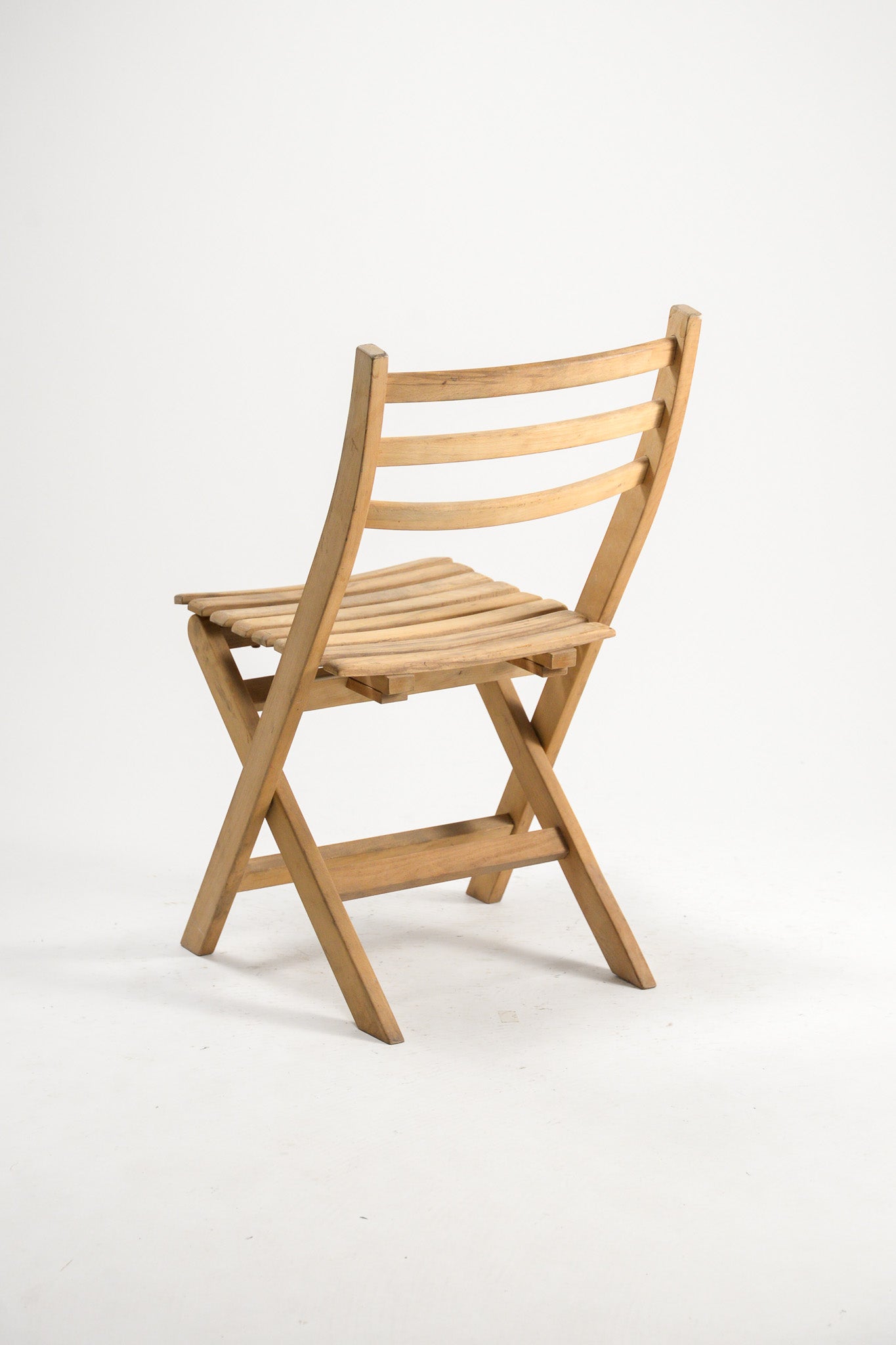 Folding Chair / 折りたたみ椅子