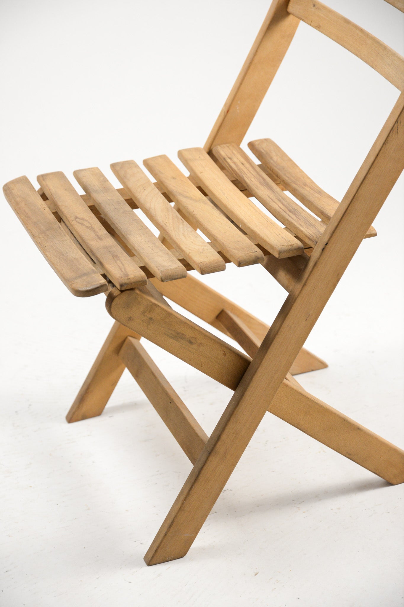 Folding Chair / 折りたたみ椅子