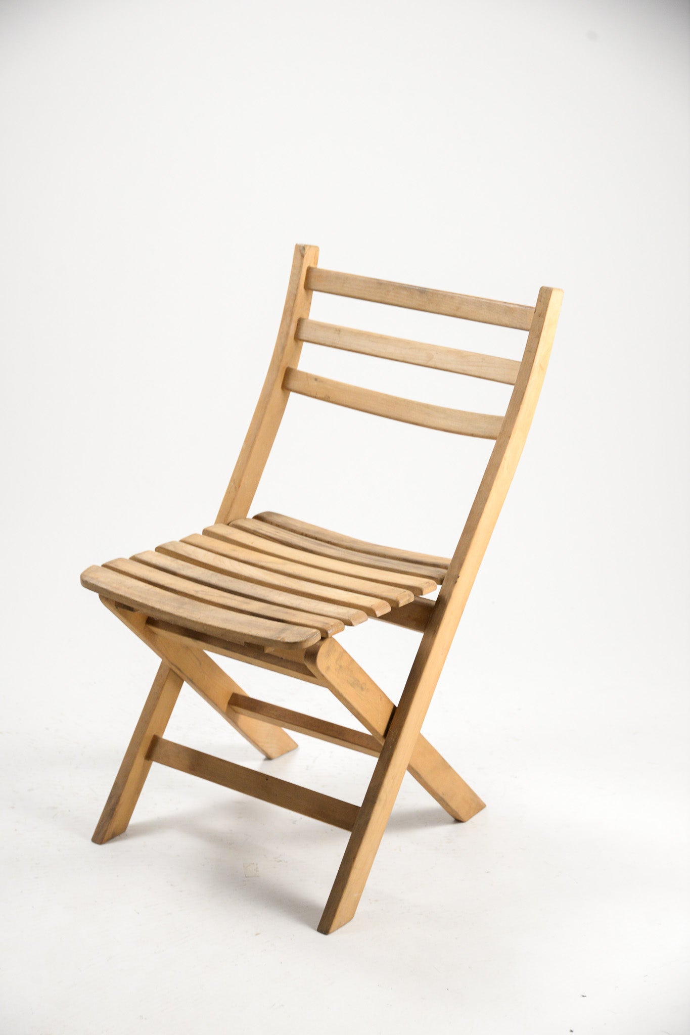 Folding Chair / 折りたたみ椅子