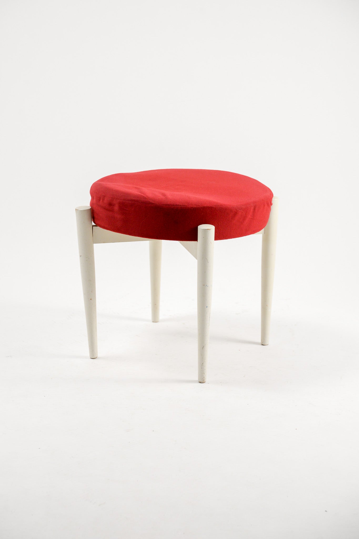 MOFU MOFU Stool Red Fabric / モフモフ 赤ファブリックスツール