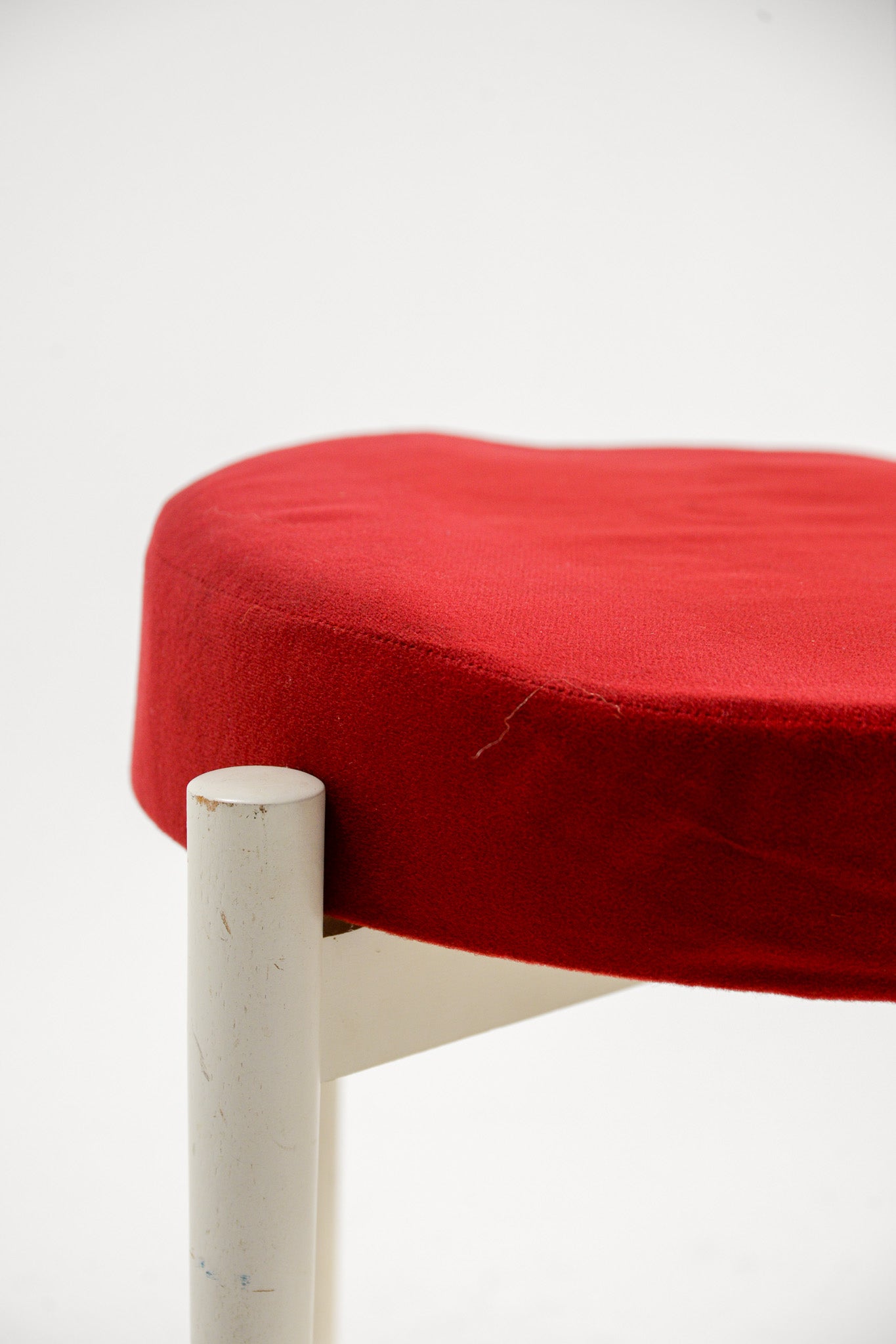 MOFU MOFU Stool Red Fabric / モフモフ 赤ファブリックスツール