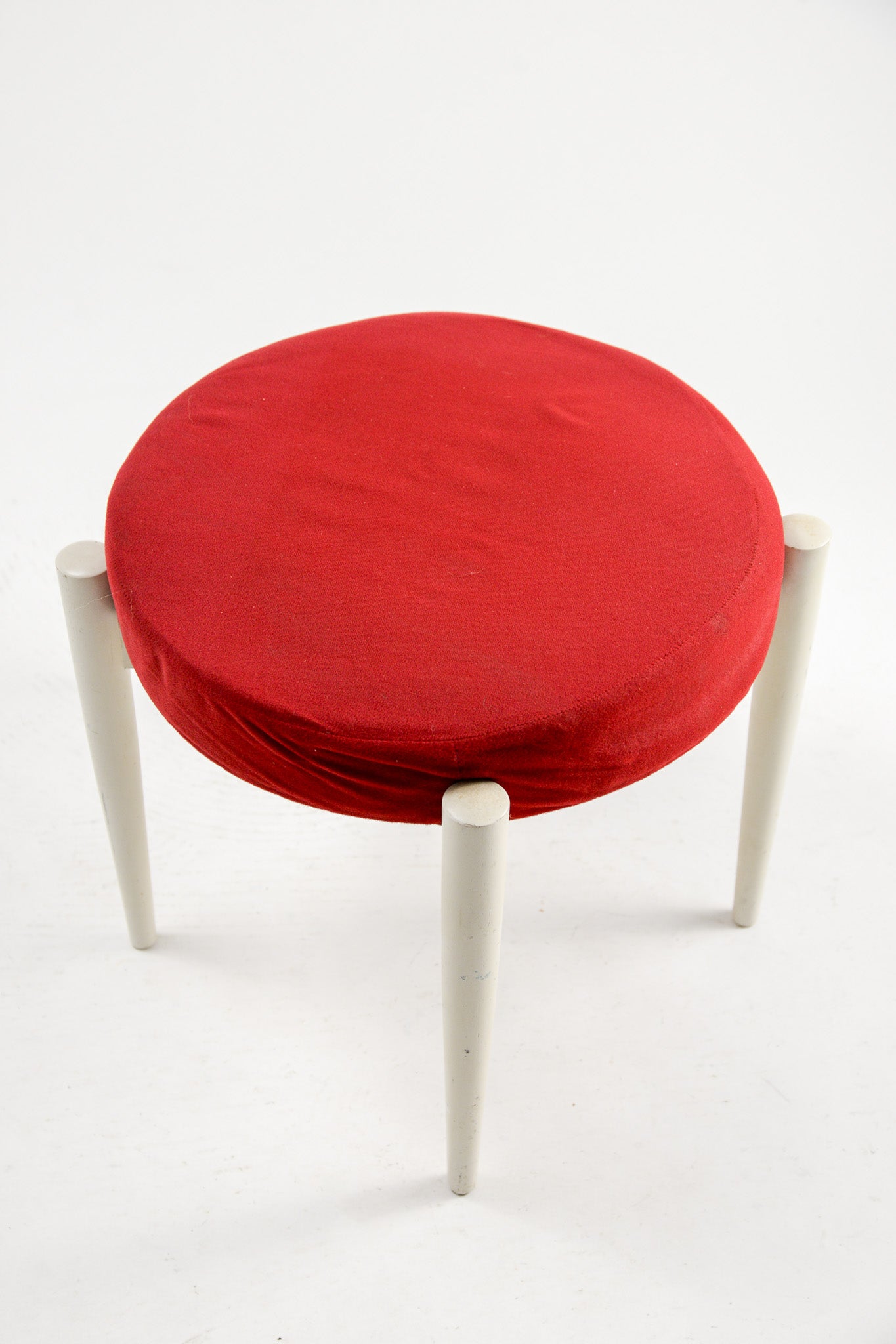 MOFU MOFU Stool Red Fabric / モフモフ 赤ファブリックスツール