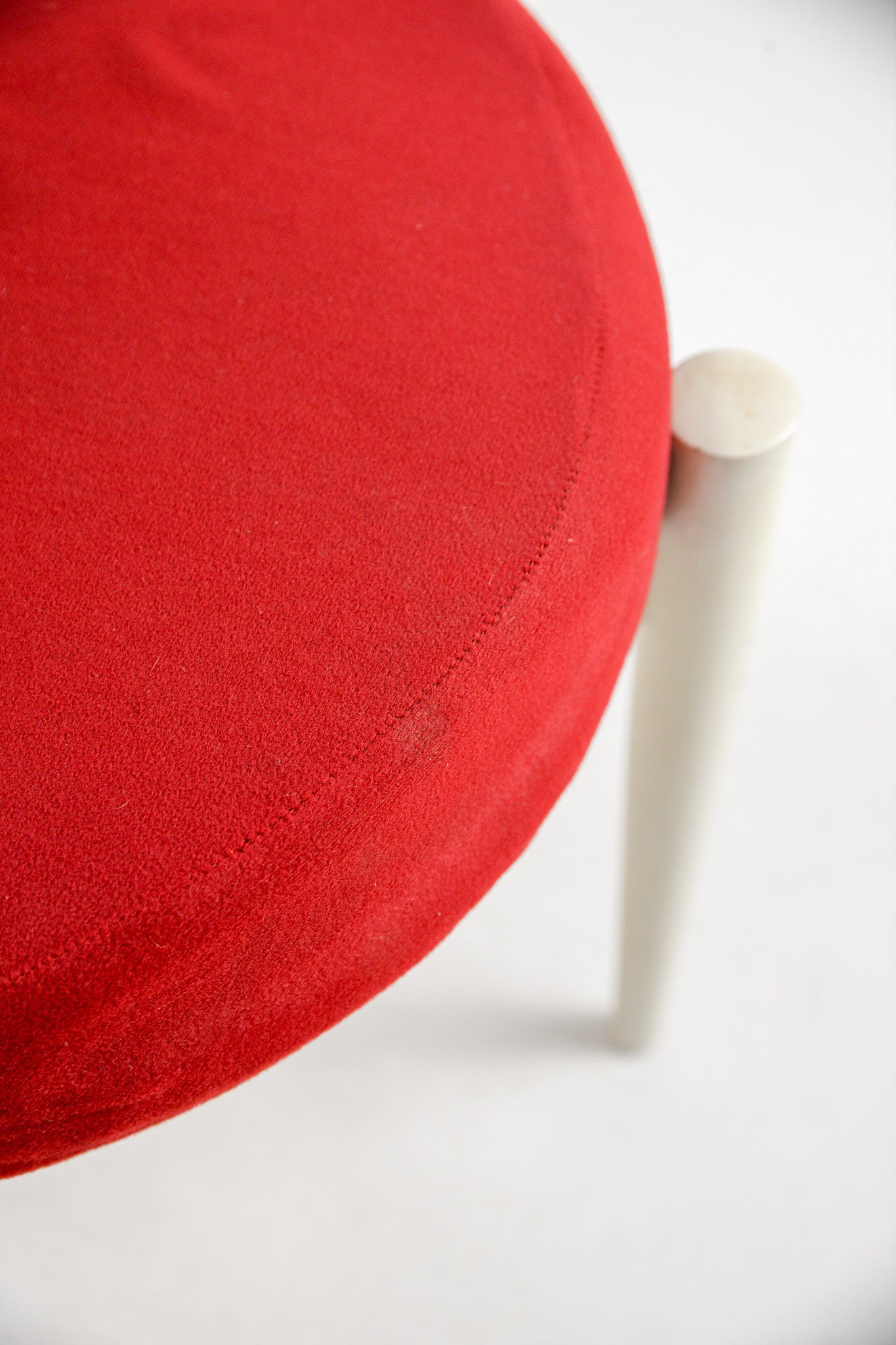 MOFU MOFU Stool Red Fabric / モフモフ 赤ファブリックスツール