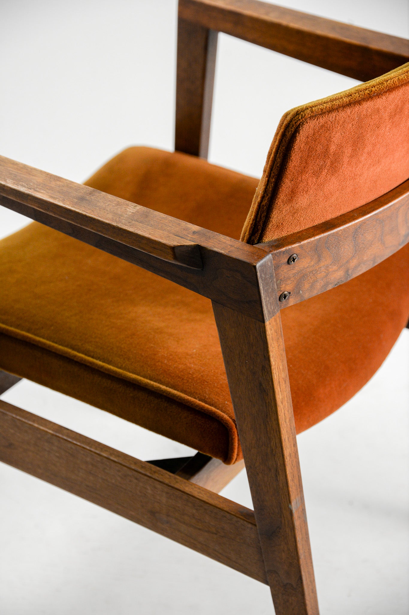 Brown Fabric Armchair / 茶ファブリックアームチェア