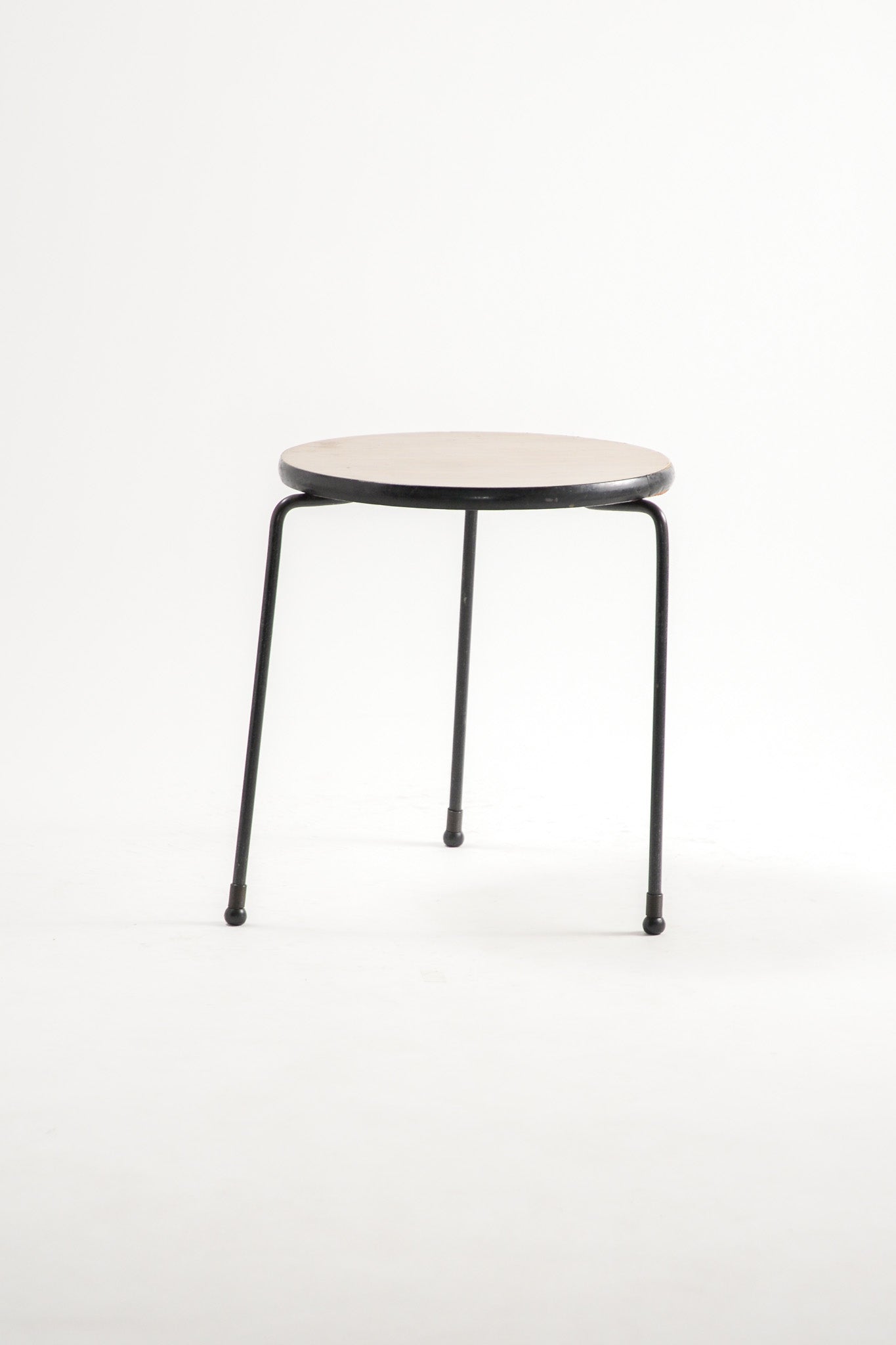 Round Side Table / 丸いサイドテーブル