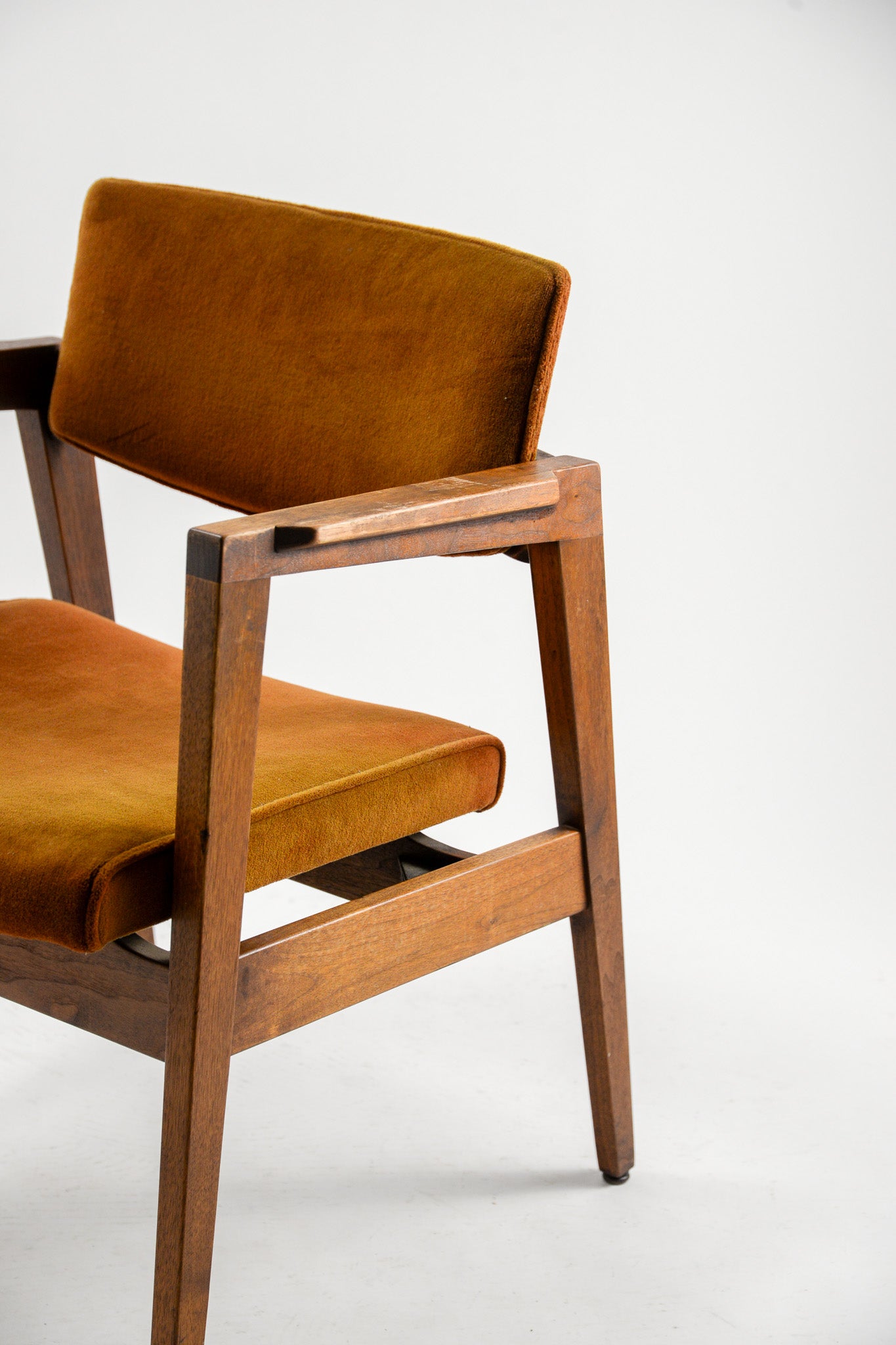 Brown Fabric Armchair / 茶ファブリックアームチェア