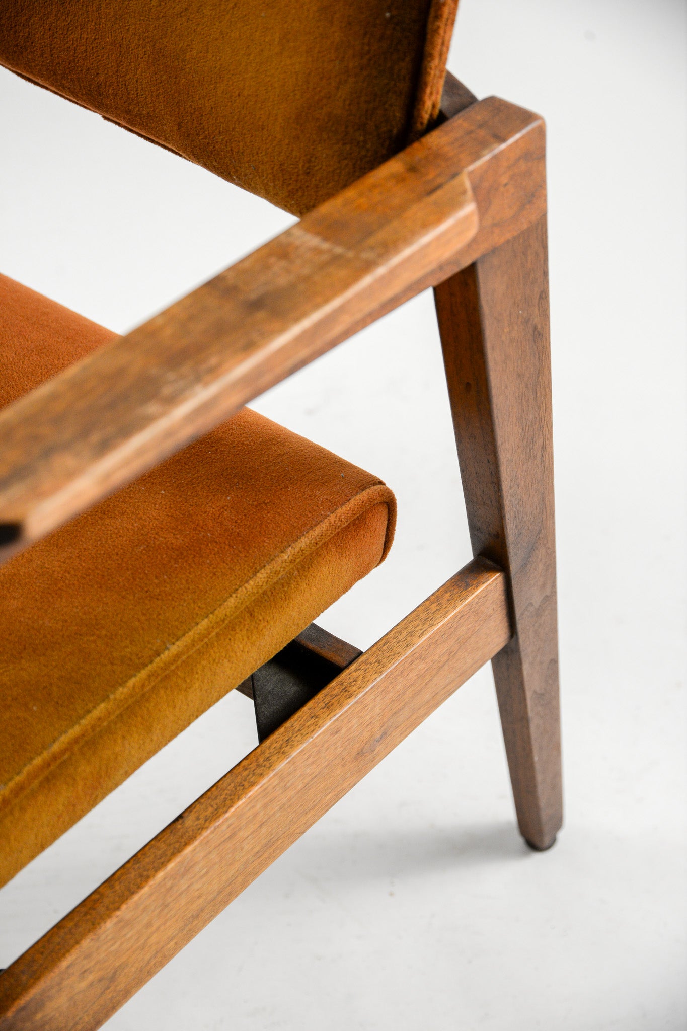 Brown Fabric Armchair / 茶ファブリックアームチェア