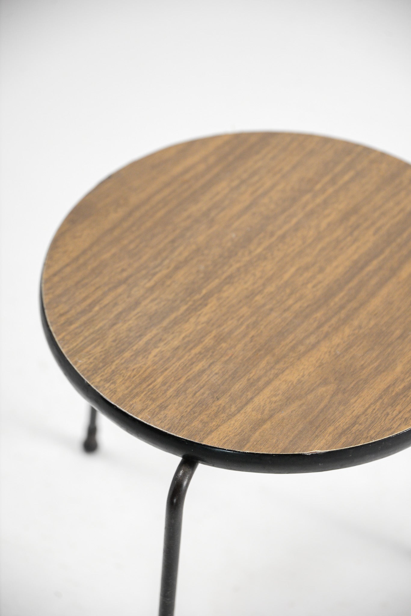 Round Side Table / 丸いサイドテーブル