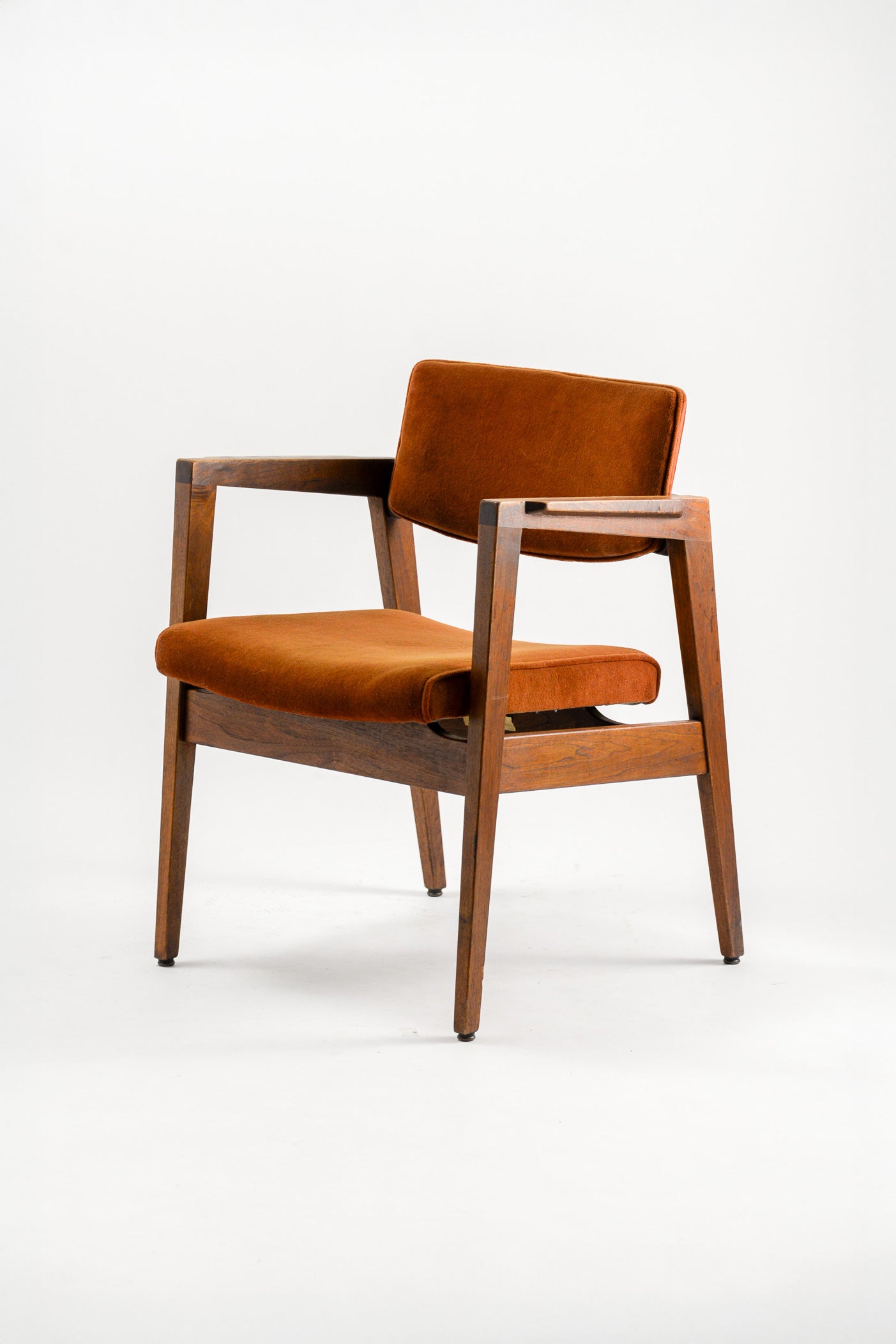 Brown Fabric Armchair / 茶ファブリックアームチェア