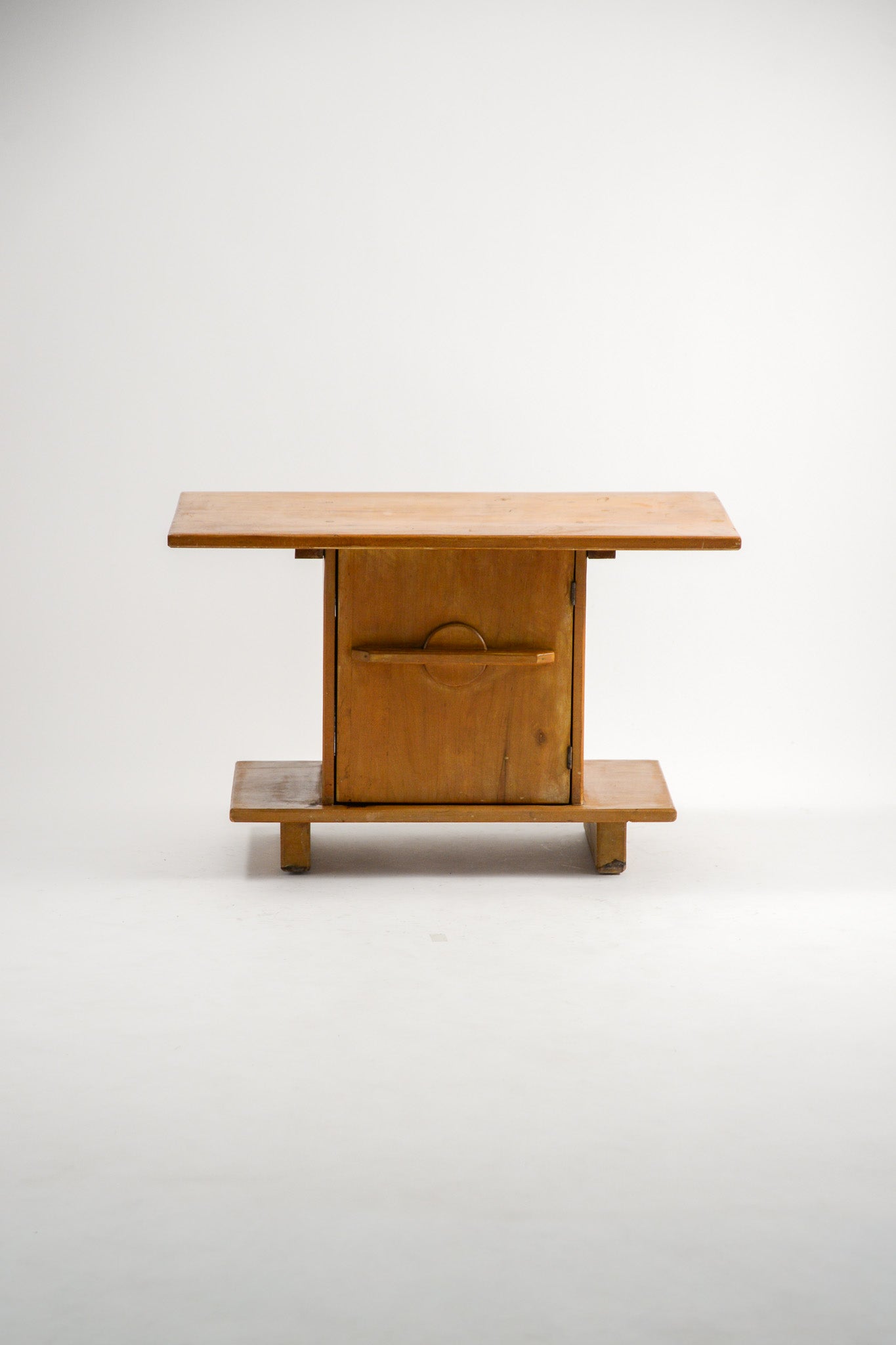 ヴィンテージ　木製サイドテーブル　扉収納付き Wooden Side Table with Cabinet / 収納付きサイドテーブル – STORE IN