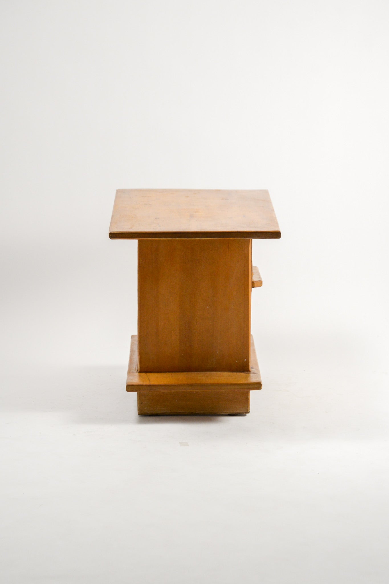 年末年始saleヴィンテージ　木製サイドテーブル　扉収納付き　右開き Wooden Side Table with Cabinet / 収納付きサイドテーブル – STORE IN