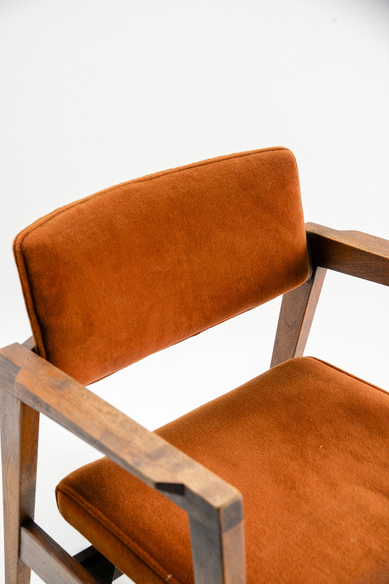 Brown Fabric Armchair / 茶ファブリックアームチェア