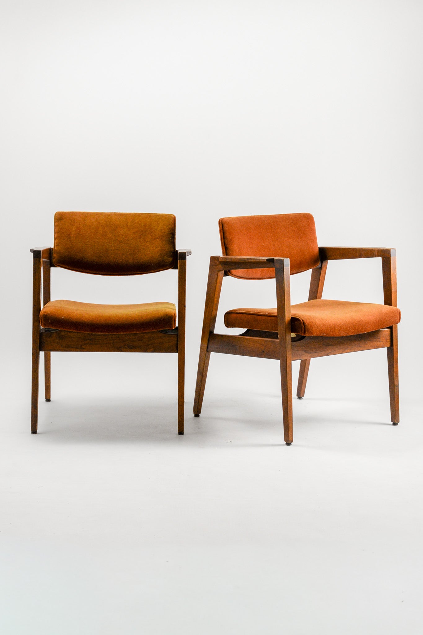 Brown Fabric Armchair / 茶ファブリックアームチェア