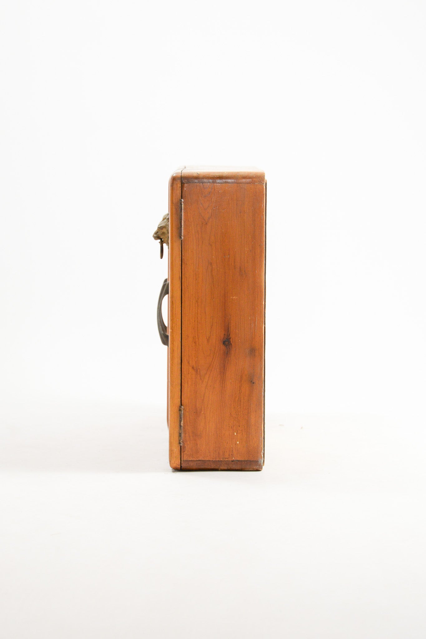Wooden Wall Shelf with Lion Handle / ライオン取手 木製壁付け棚