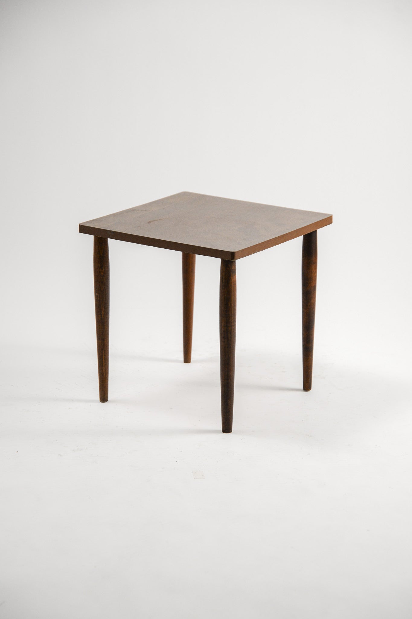 Square Side Table / 小ぶりなサイドテーブル