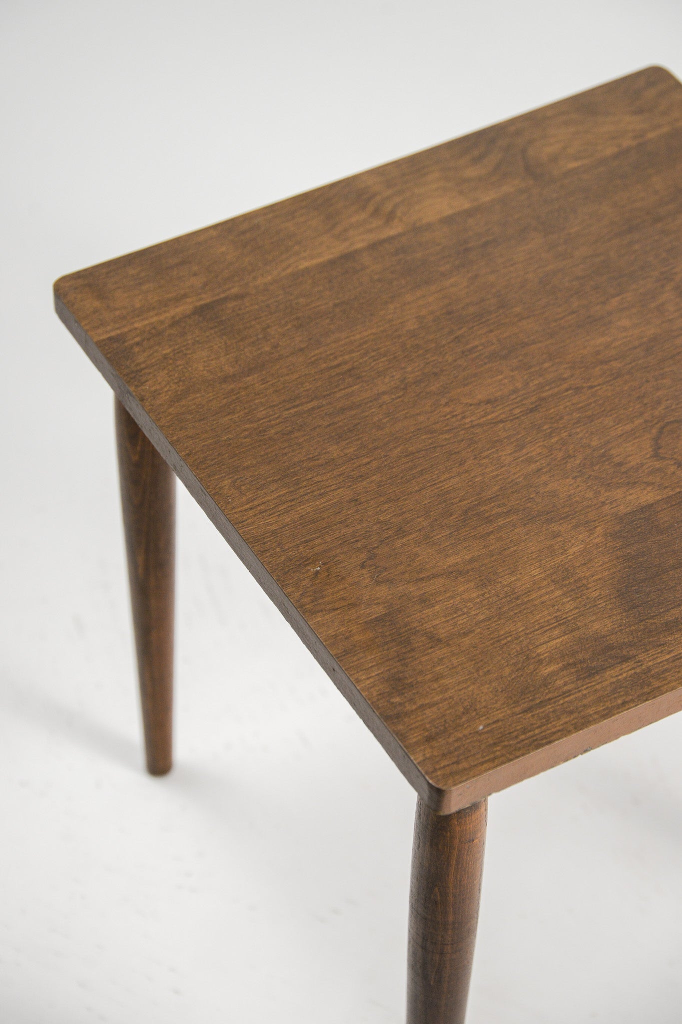 Square Side Table / 小ぶりなサイドテーブル