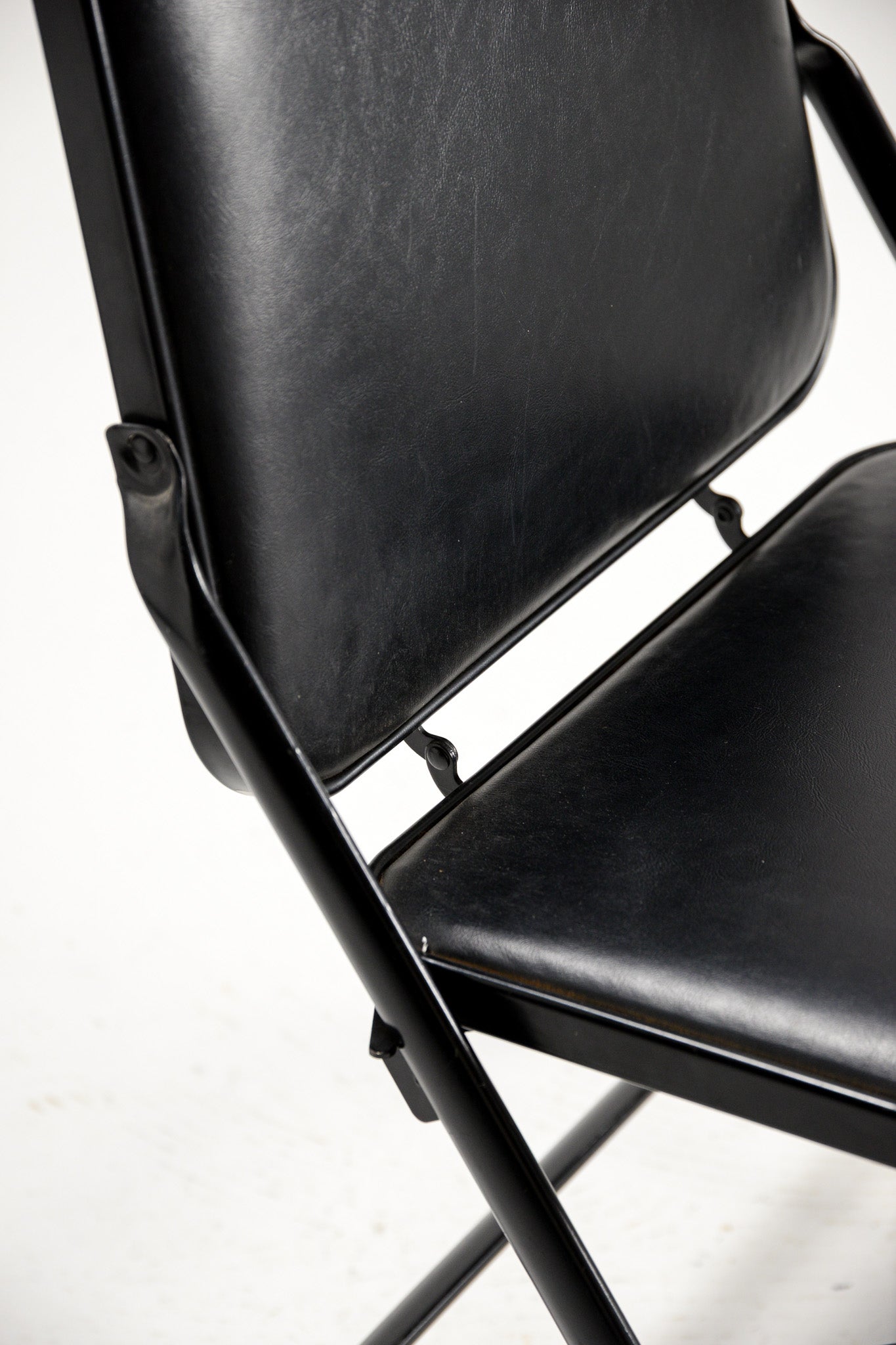 KRUEGER Black Fabric Metal Folding Chair / KRUEGER 黒ファブリック メタル折りたたみイス