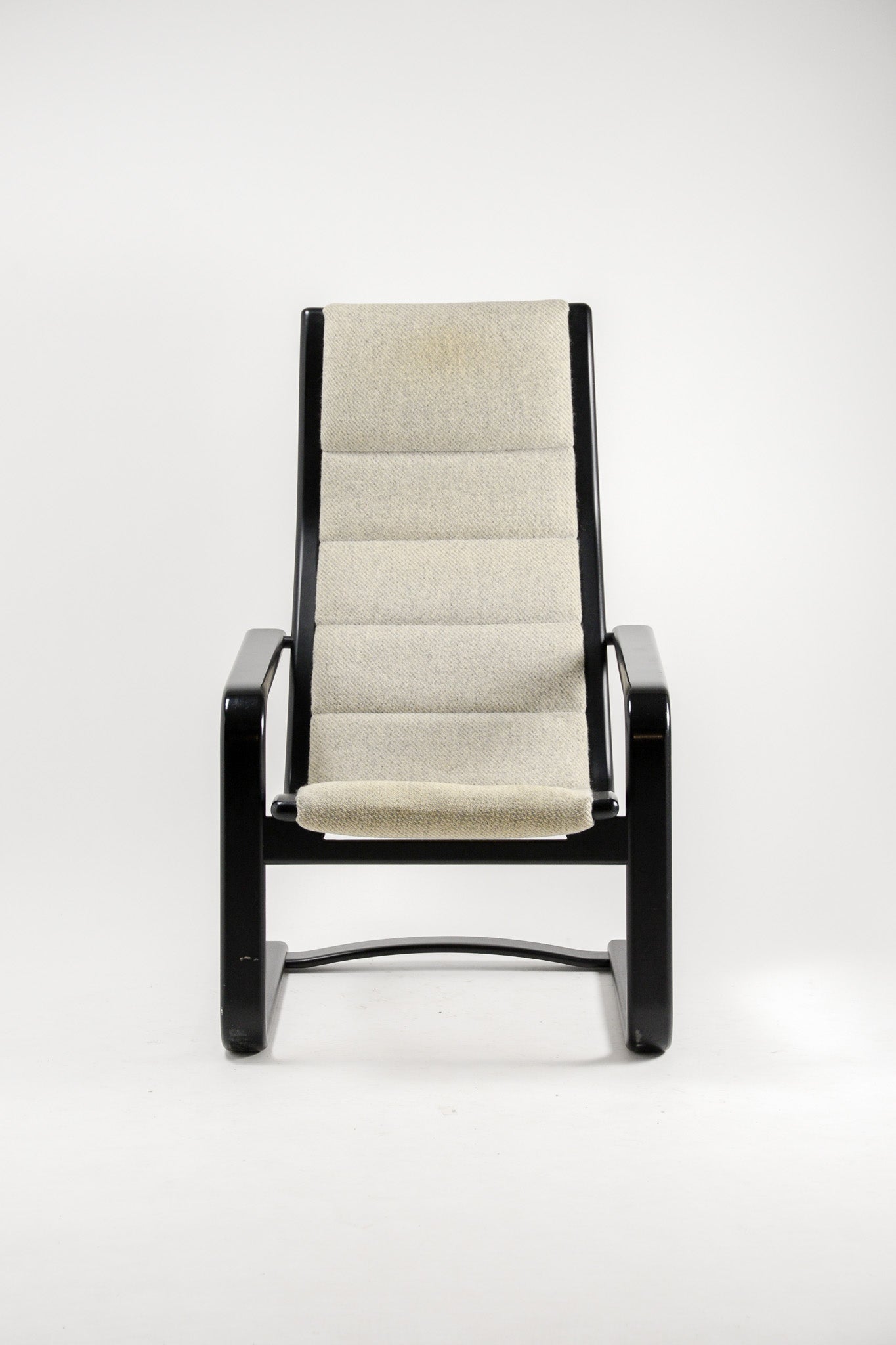 グレーのファブリックアームチェア Gray Fabric High-Back Armchair / グレーファブリックアームチェア