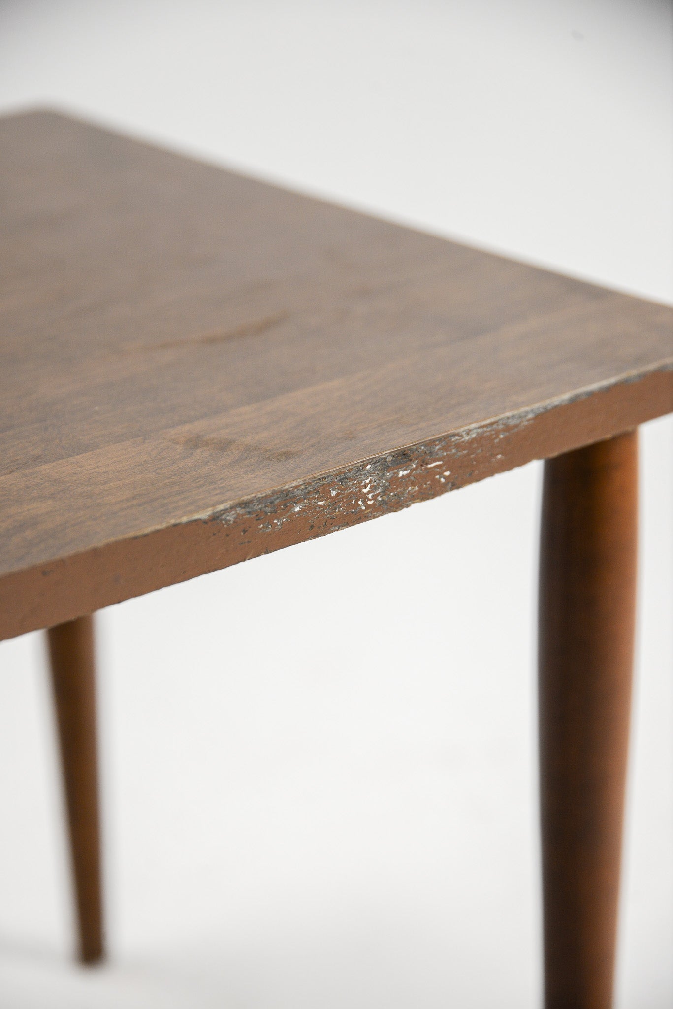 Square Side Table / 小ぶりなサイドテーブル