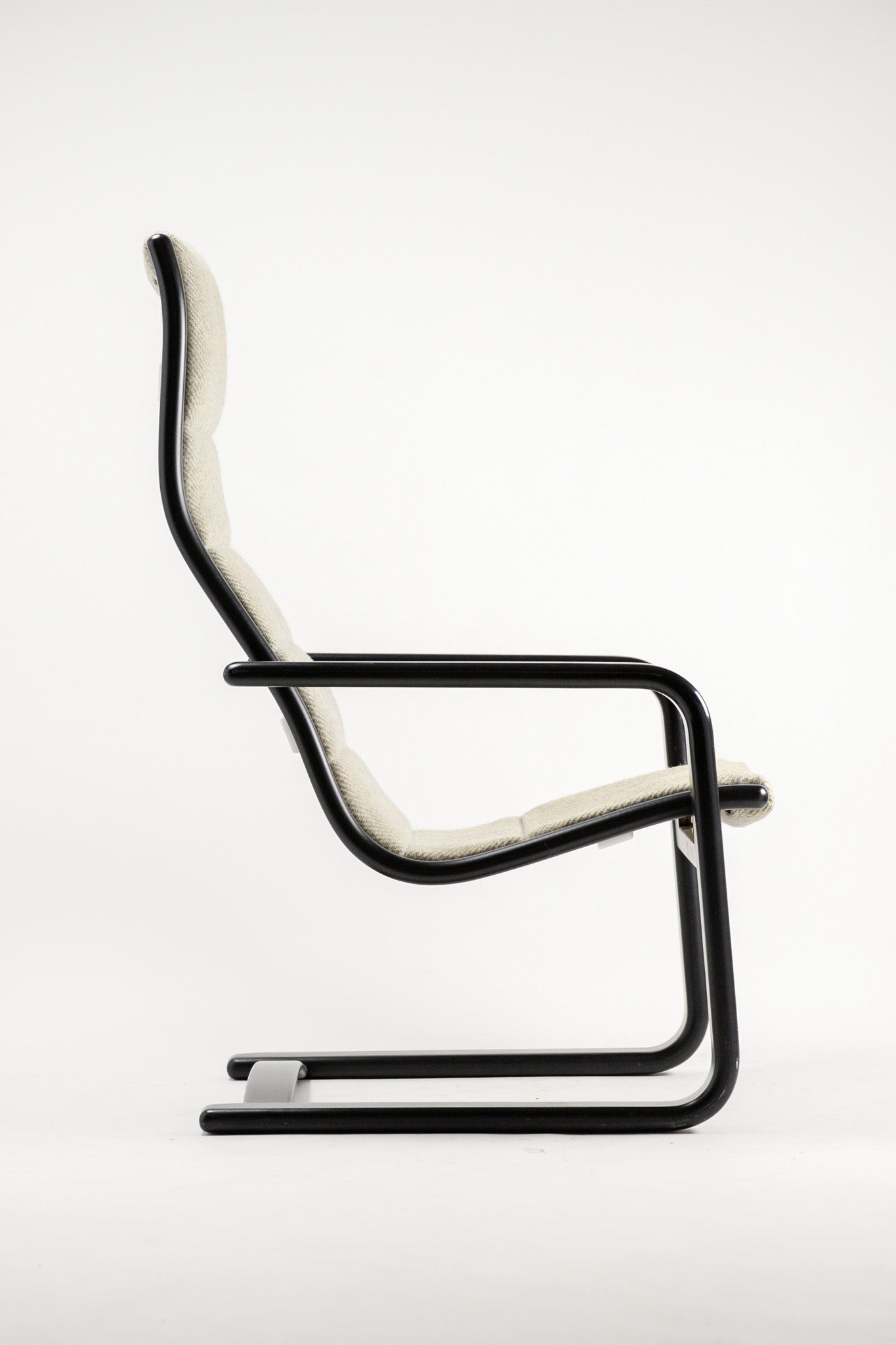 グレーのファブリックアームチェア Gray Fabric High-Back Armchair / グレーファブリックアームチェア