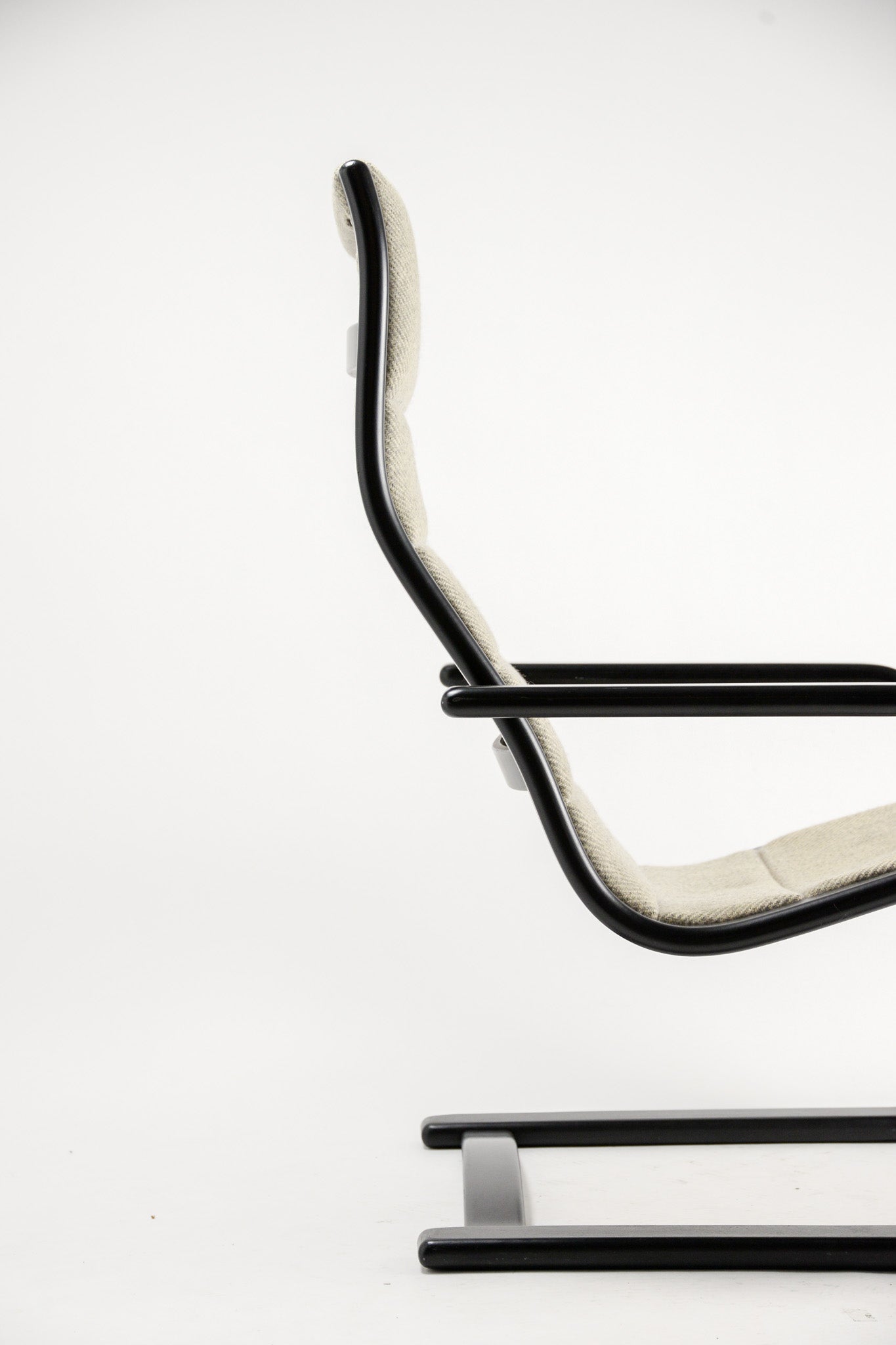 Gray Fabric High-Back Armchair / グレーファブリックアームチェア