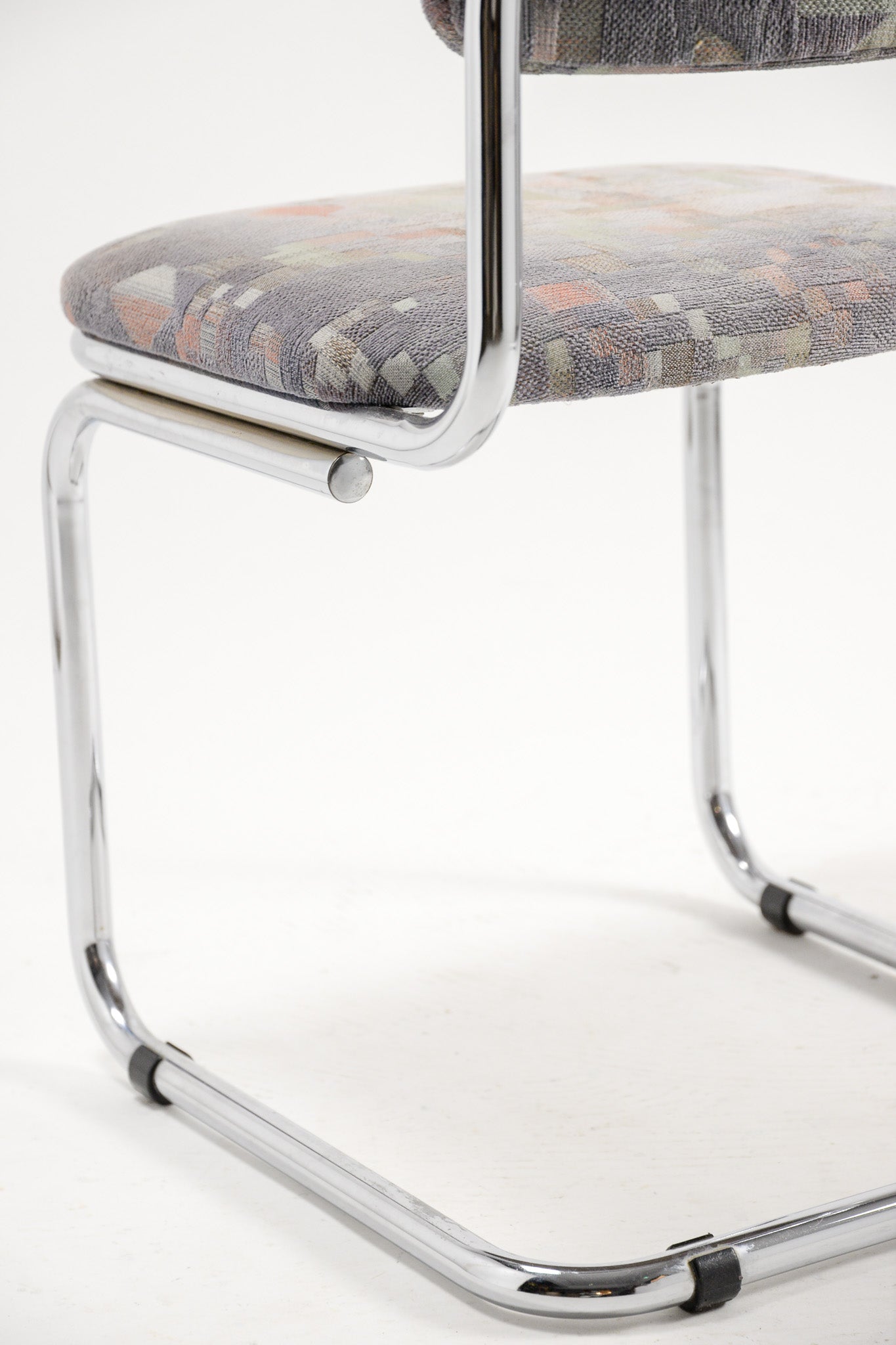 Geometric Fabric Cantilever Chair / 幾何学ファブリック カンチレバーチェア