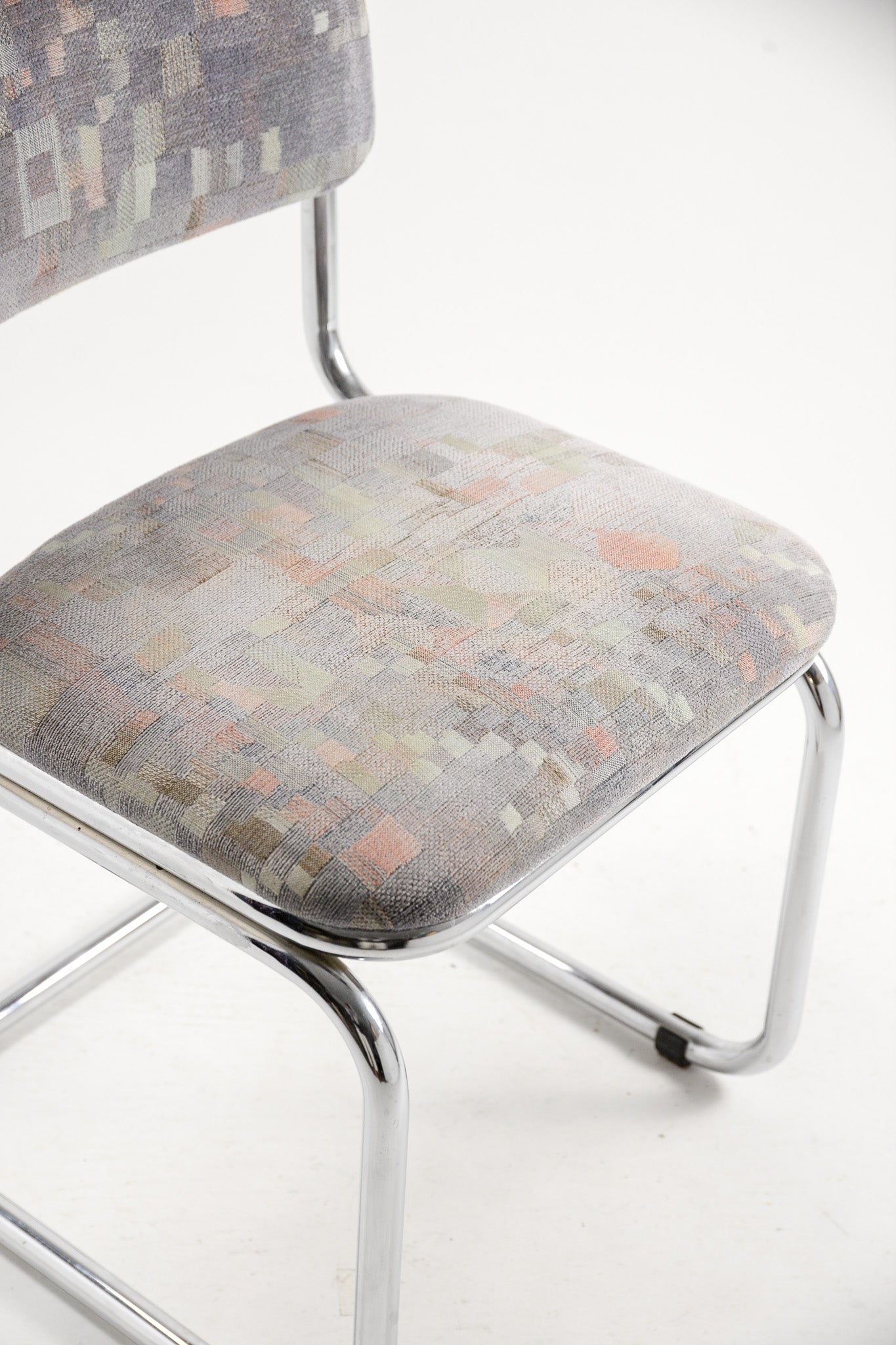 Geometric Fabric Cantilever Chair / 幾何学ファブリック カンチレバーチェア