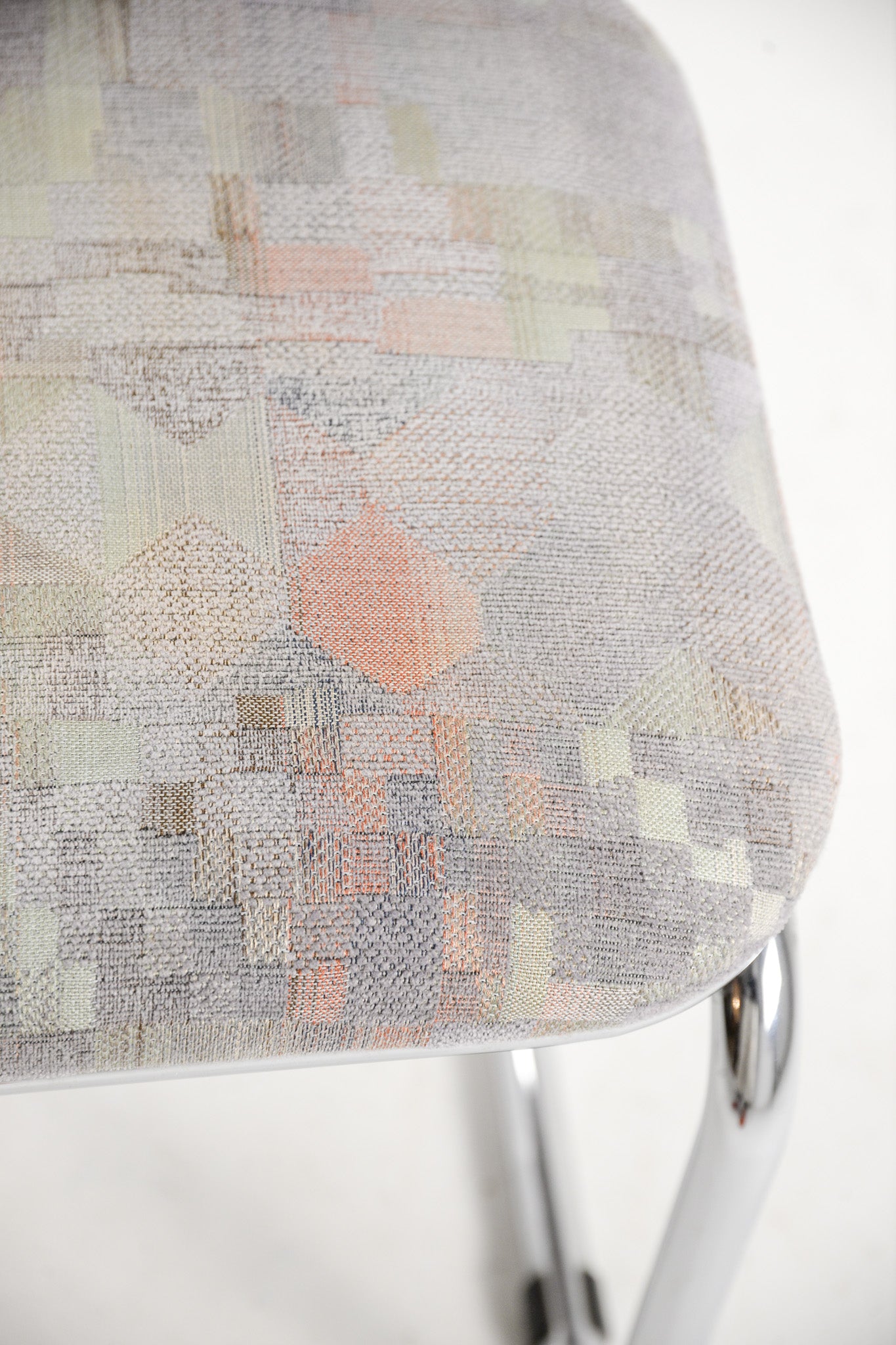 Geometric Fabric Cantilever Chair / 幾何学ファブリック カンチレバーチェア