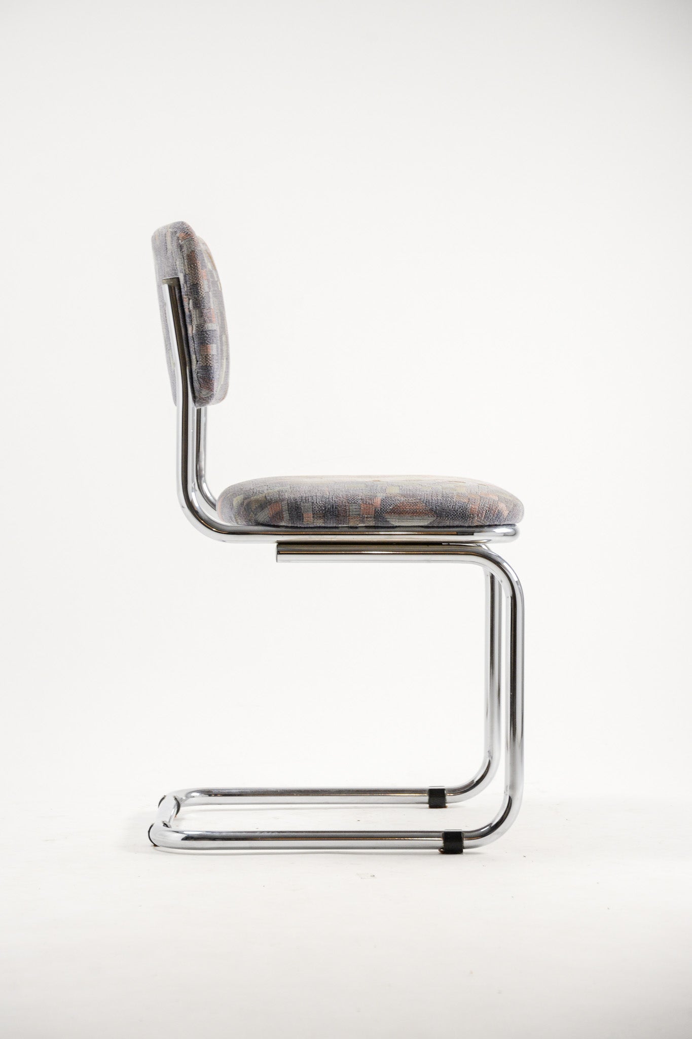 Geometric Fabric Cantilever Chair / 幾何学ファブリック カンチレバーチェア