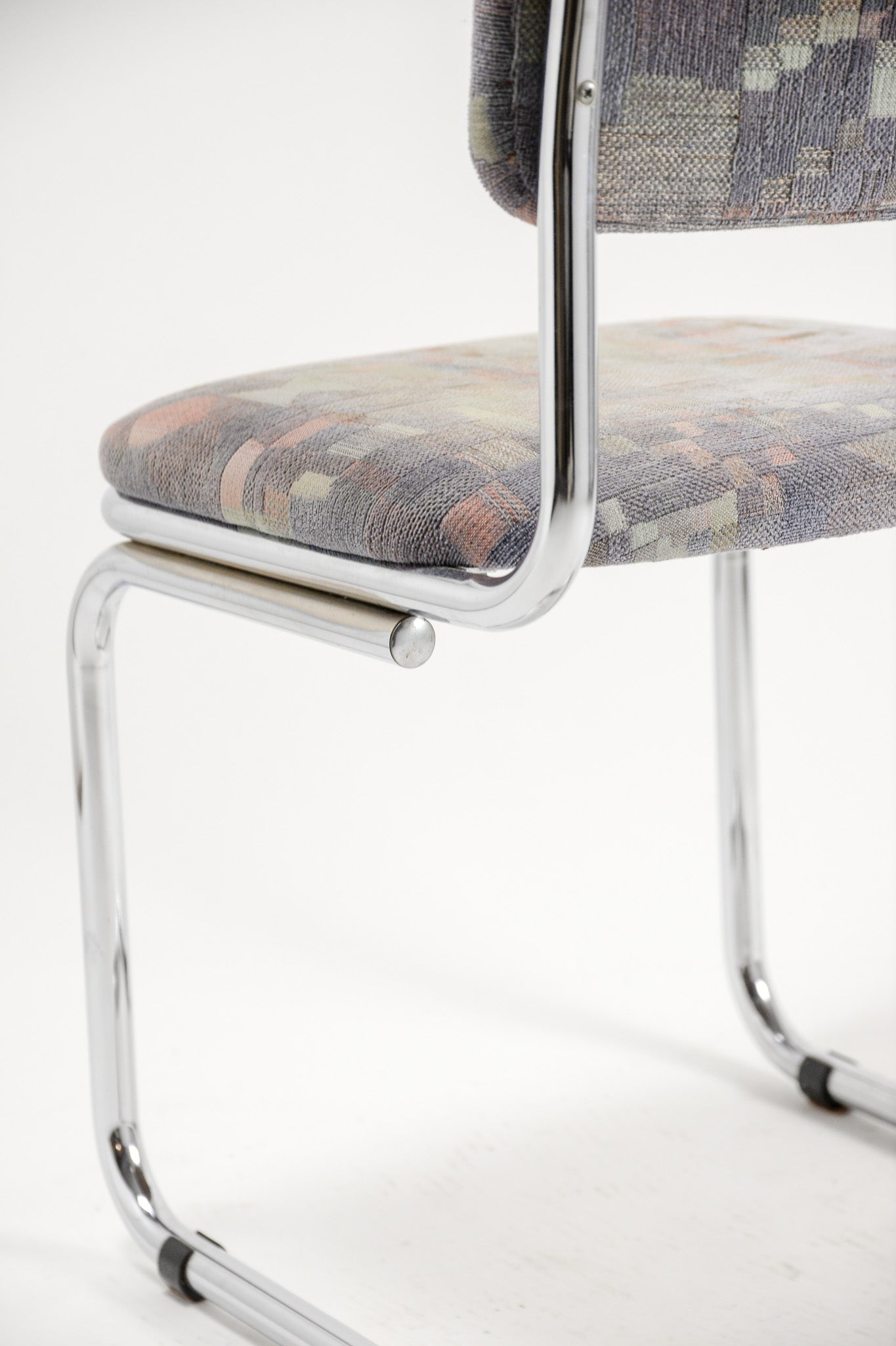 Geometric Fabric Cantilever Chair / 幾何学ファブリック