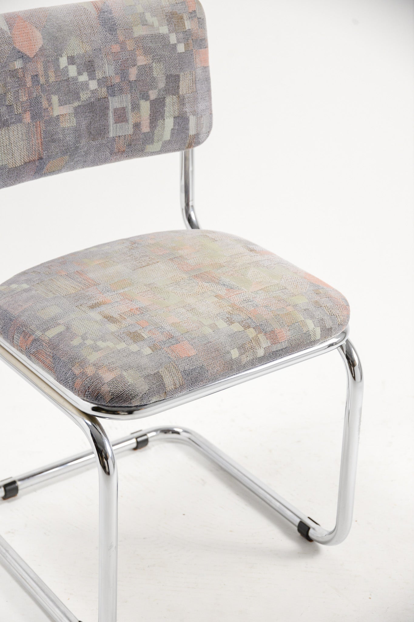 Geometric Fabric Cantilever Chair / 幾何学ファブリック カンチレバーチェア