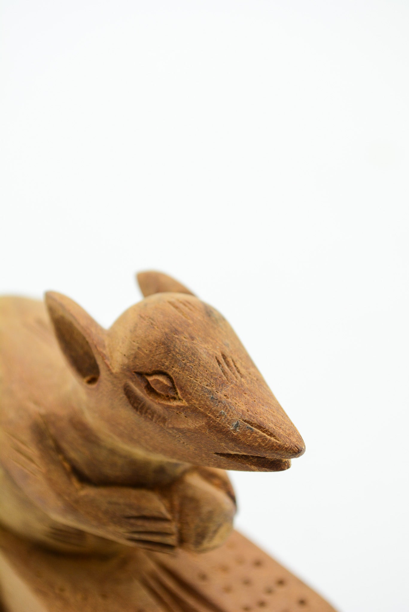 木彫りのネズミのドアストッパー / Wooden Mouse Door Stopper