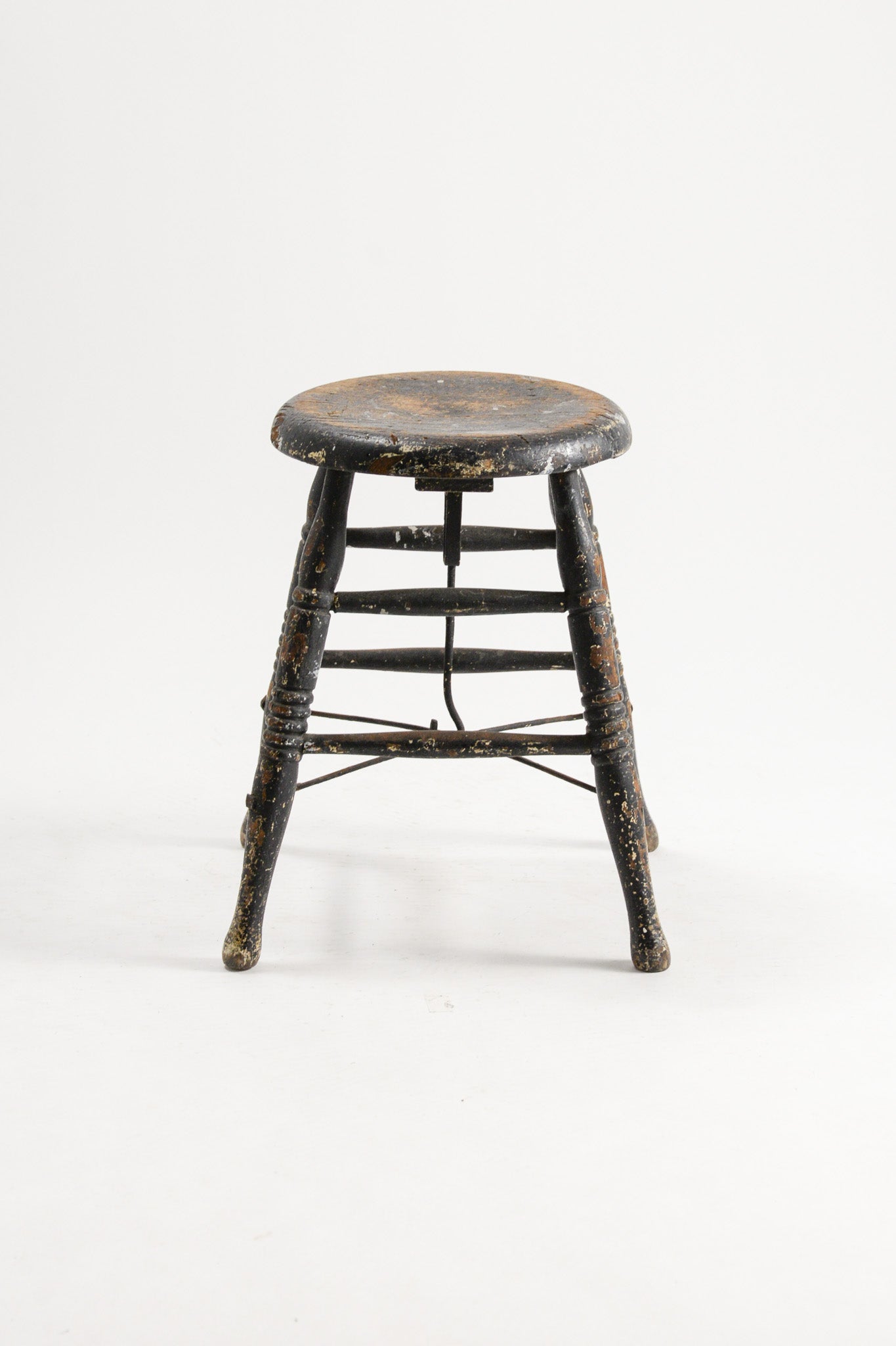 Black Wooden Stool / 黒い木製スツール