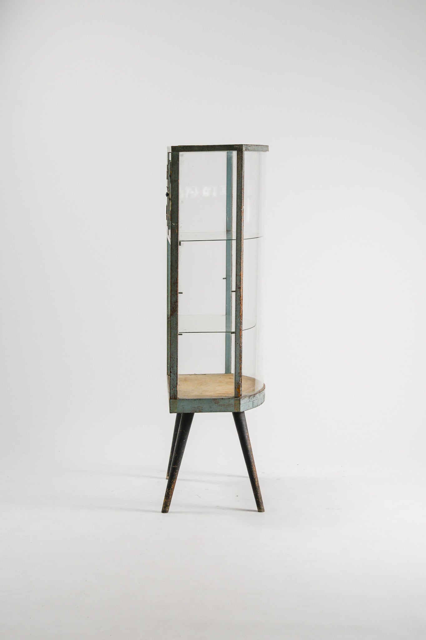 Curved Glass Showcase / R ガラスショーケース