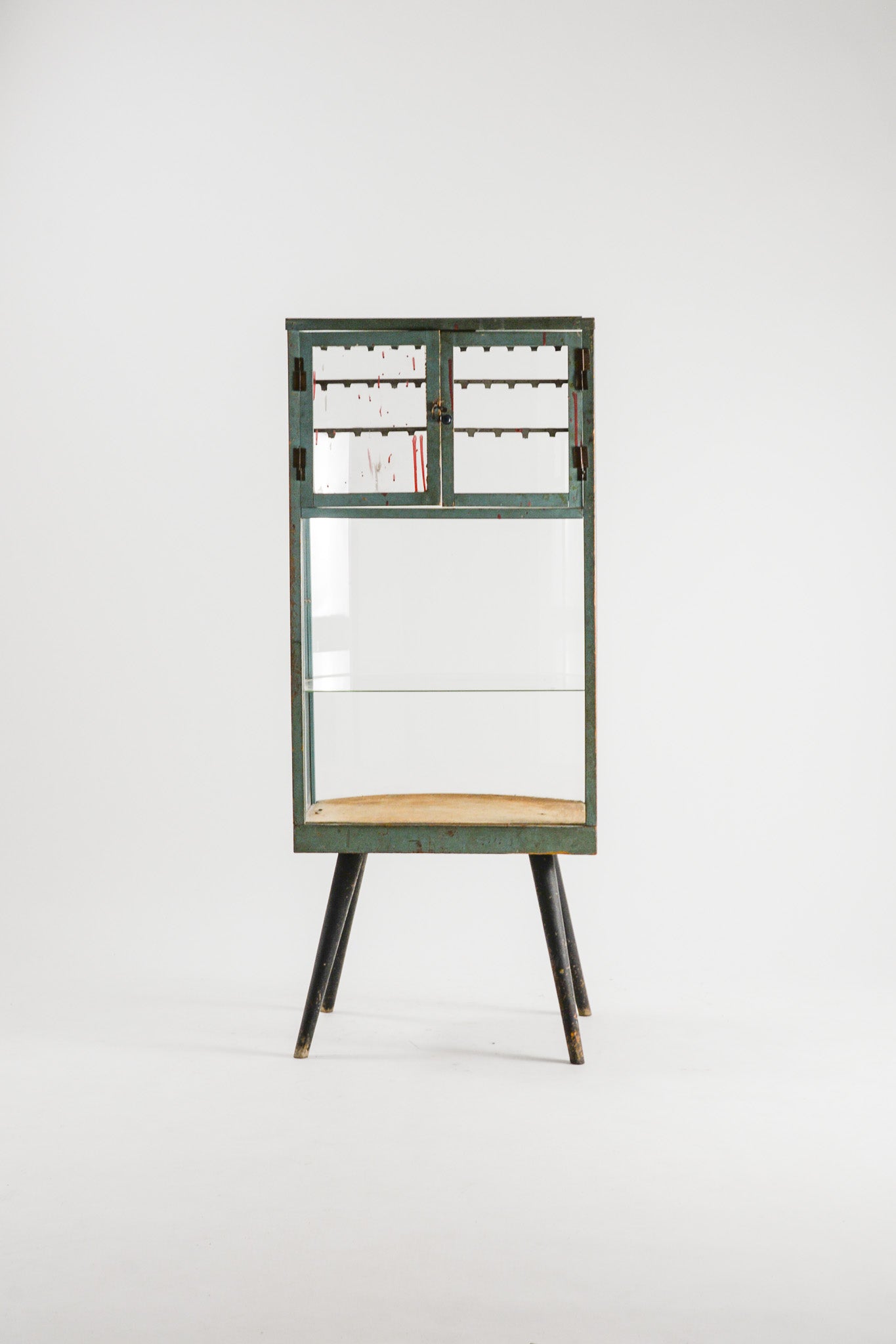 Curved Glass Showcase / R ガラスショーケース