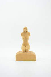 Abstract Wooden Female Form / 女性の木彫りのオブジェ