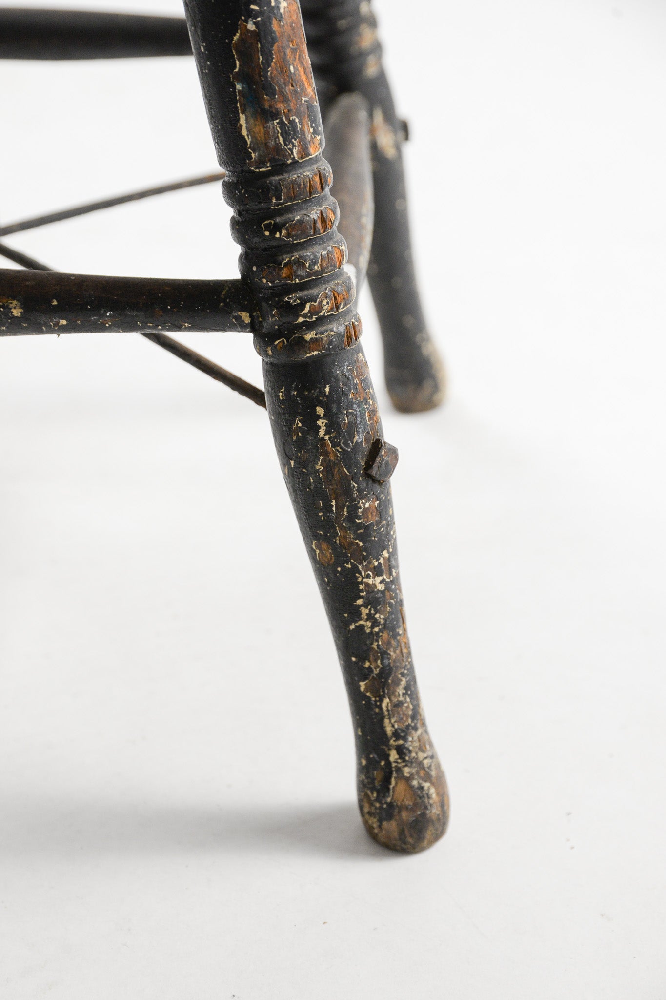 Black Wooden Stool / 黒い木製スツール