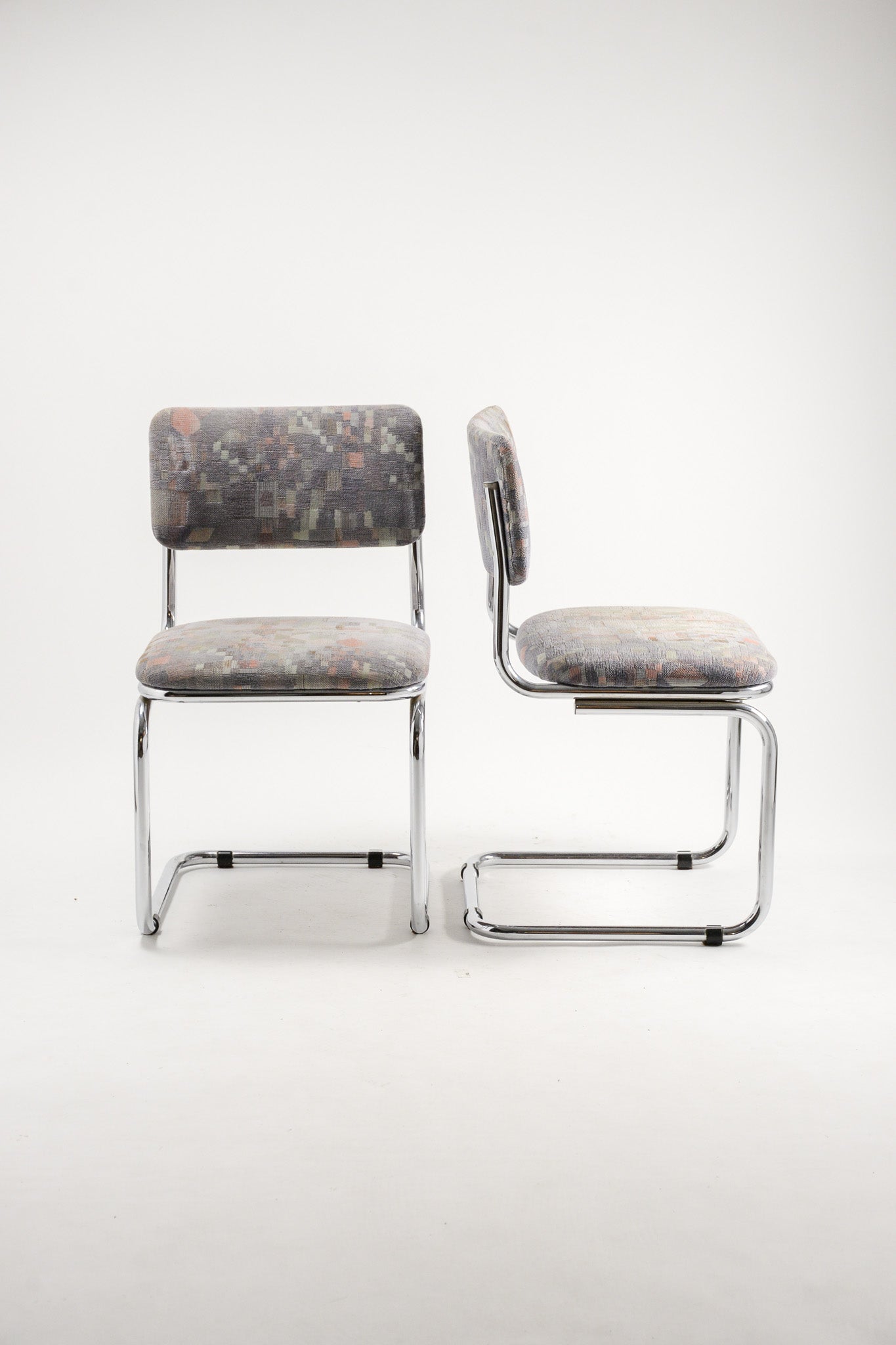 Geometric Fabric Cantilever Chair / 幾何学ファブリック カンチレバーチェア