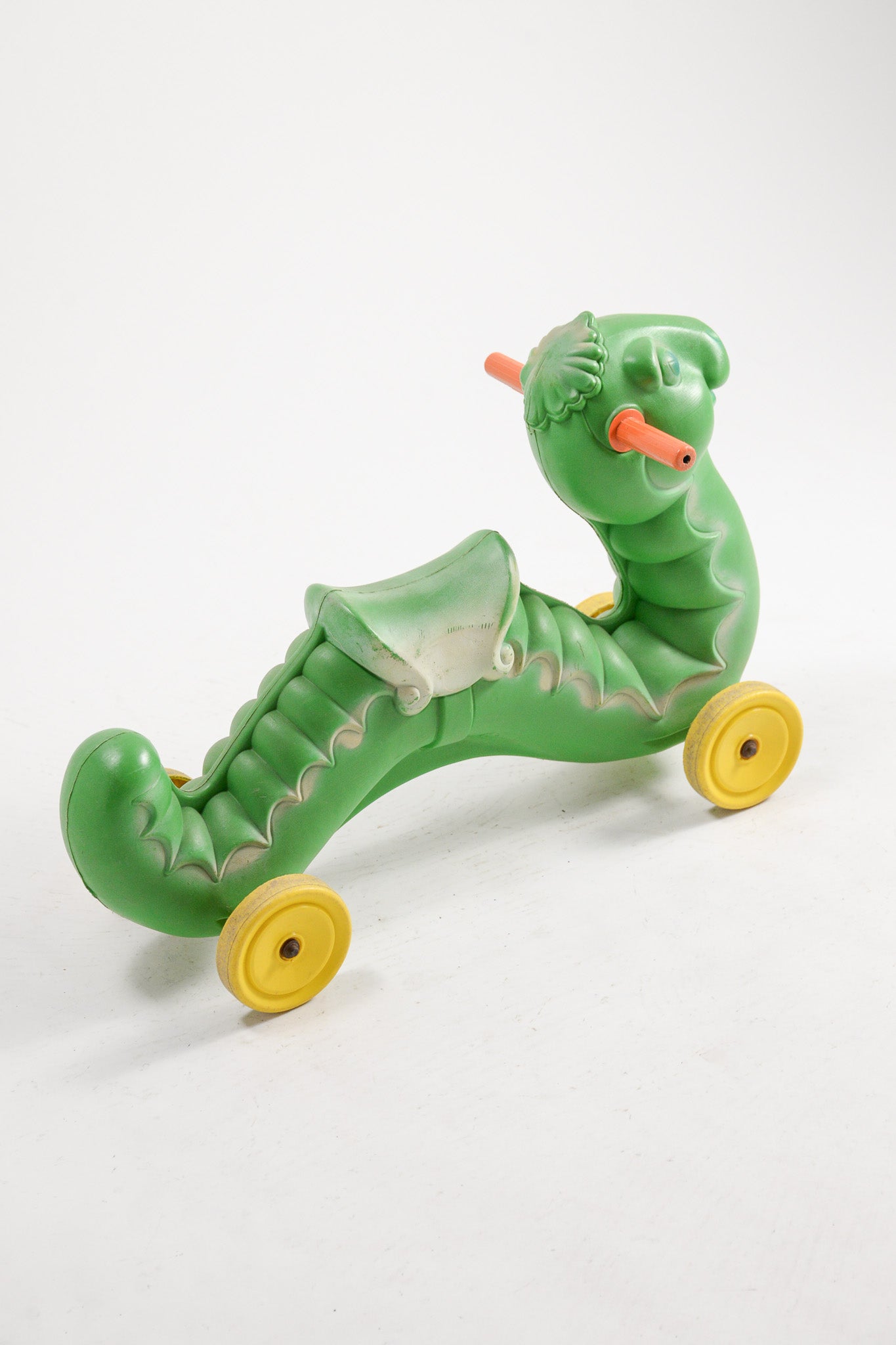 Caterpillar Ride-on Toy / イモ虫の子供の乗り物