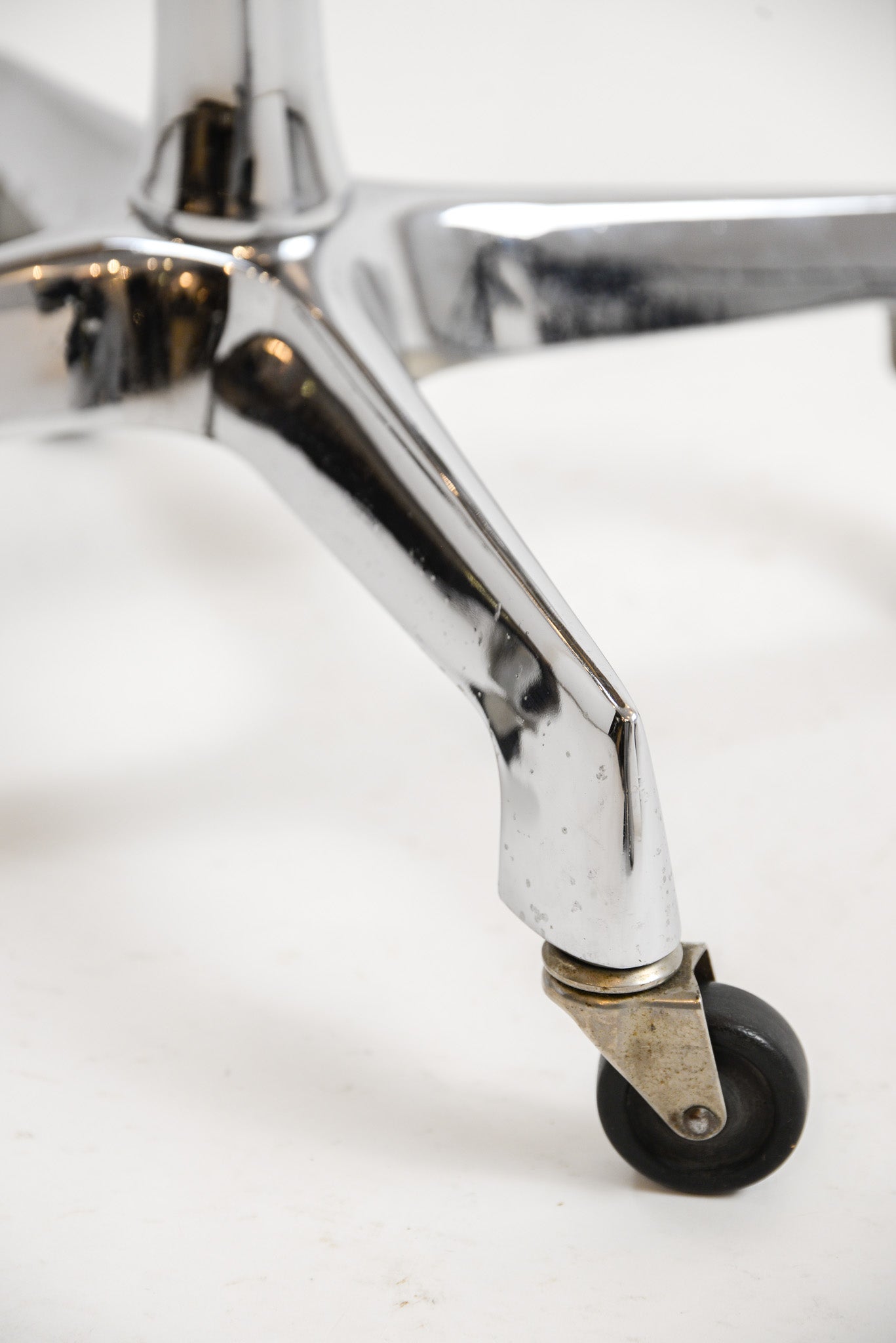 Adjustable Chrome Caster Stool by F&F Koenigkramer  / 昇降式クローム脚キャスター付スツール