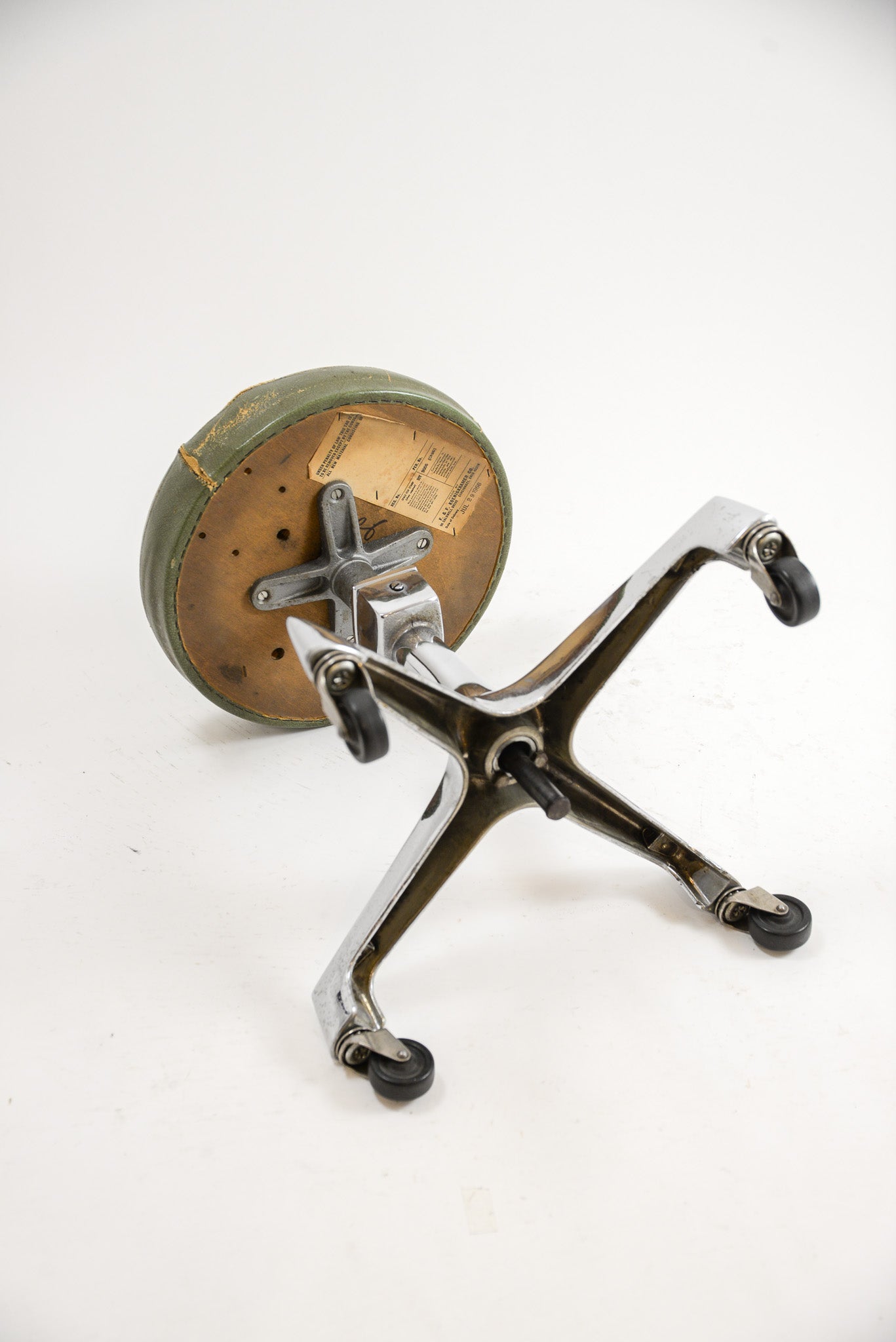 Adjustable Chrome Caster Stool by F&F Koenigkramer  / 昇降式クローム脚キャスター付スツール