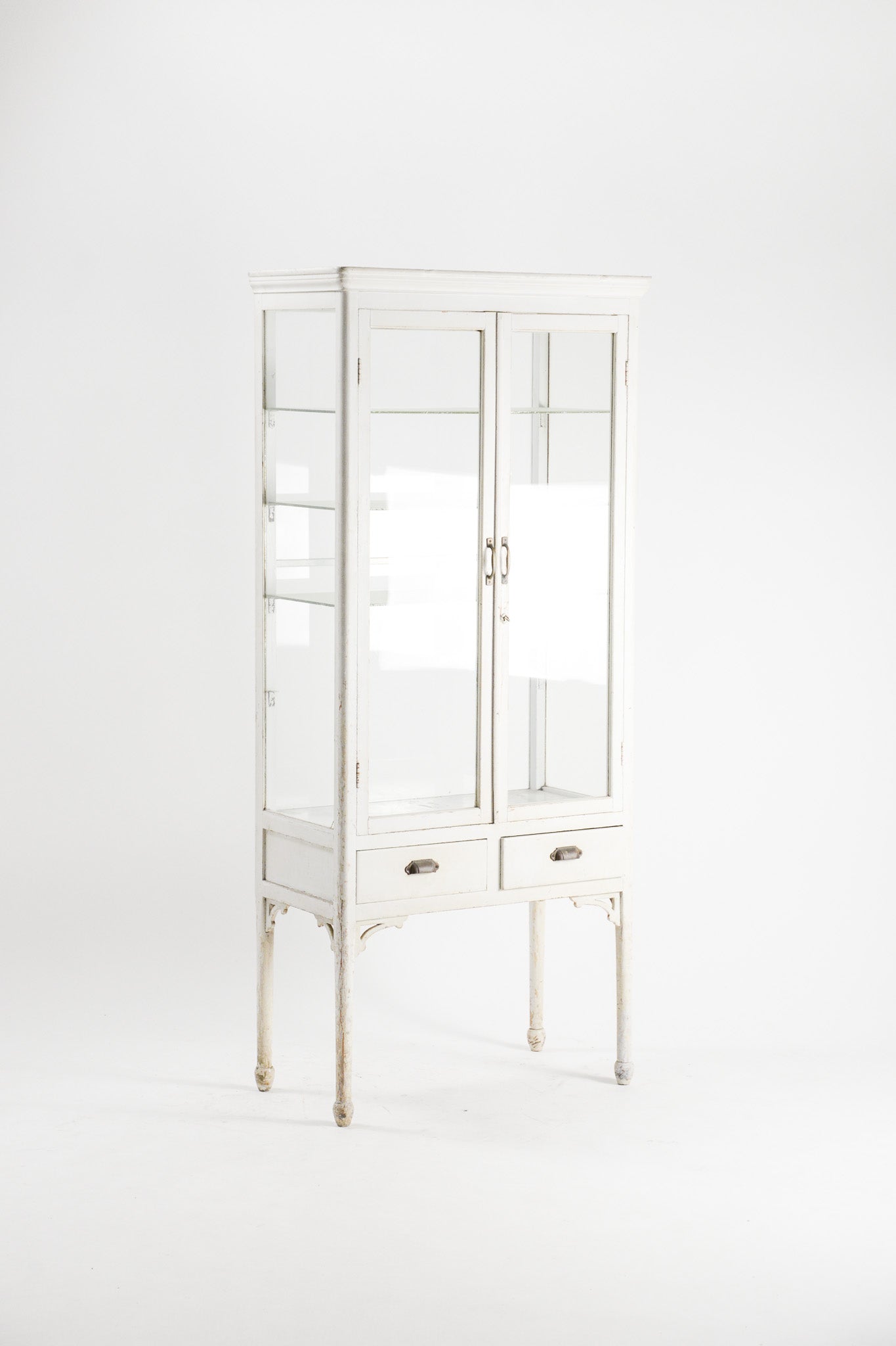 White Medical Cabinet / 白ケビント